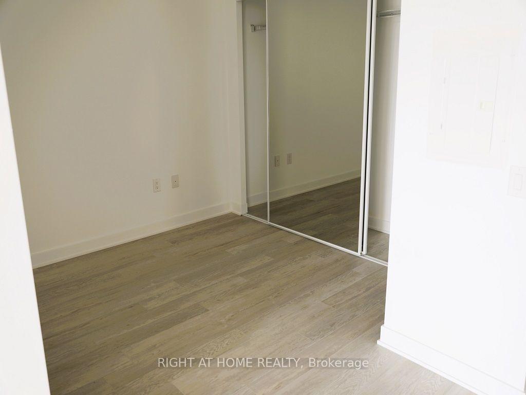 Photo 8 of Unit 903, 2782 Barton Street E, Hamilton, Riverdale — HOMEH