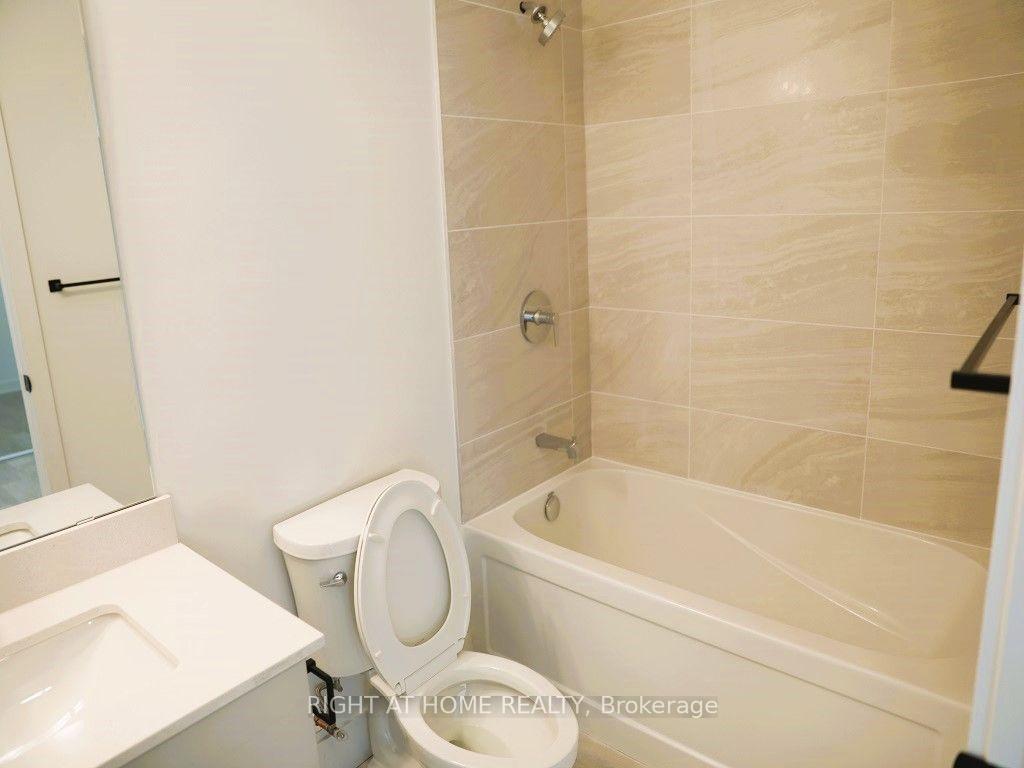 Photo 10 of Unit 903, 2782 Barton Street E, Hamilton, Riverdale — HOMEH