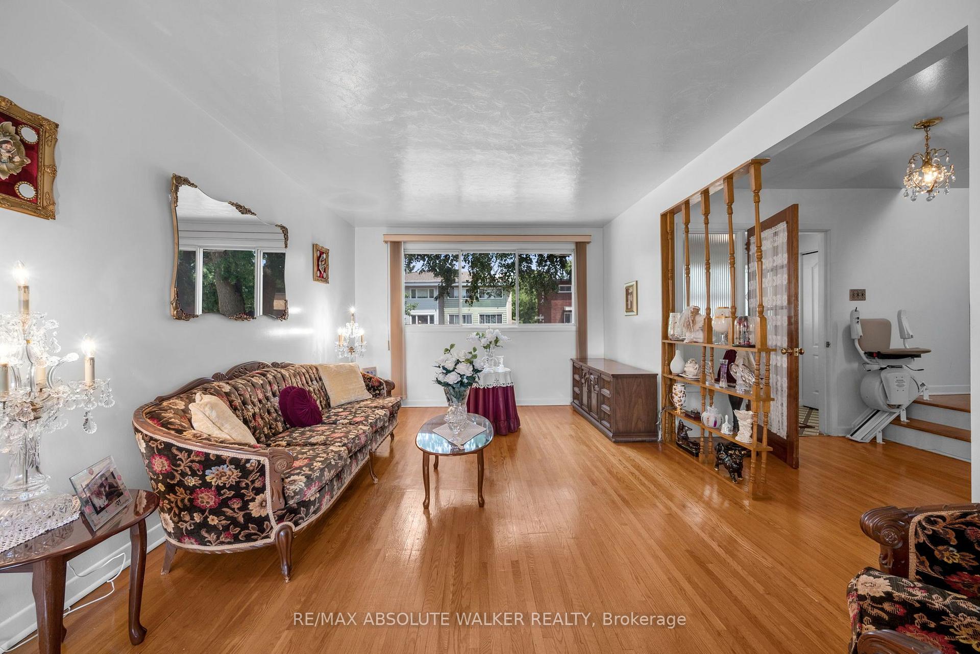 Photo 2 of 656 Morin Street, Ottawa, Castle Heights — HOMEH