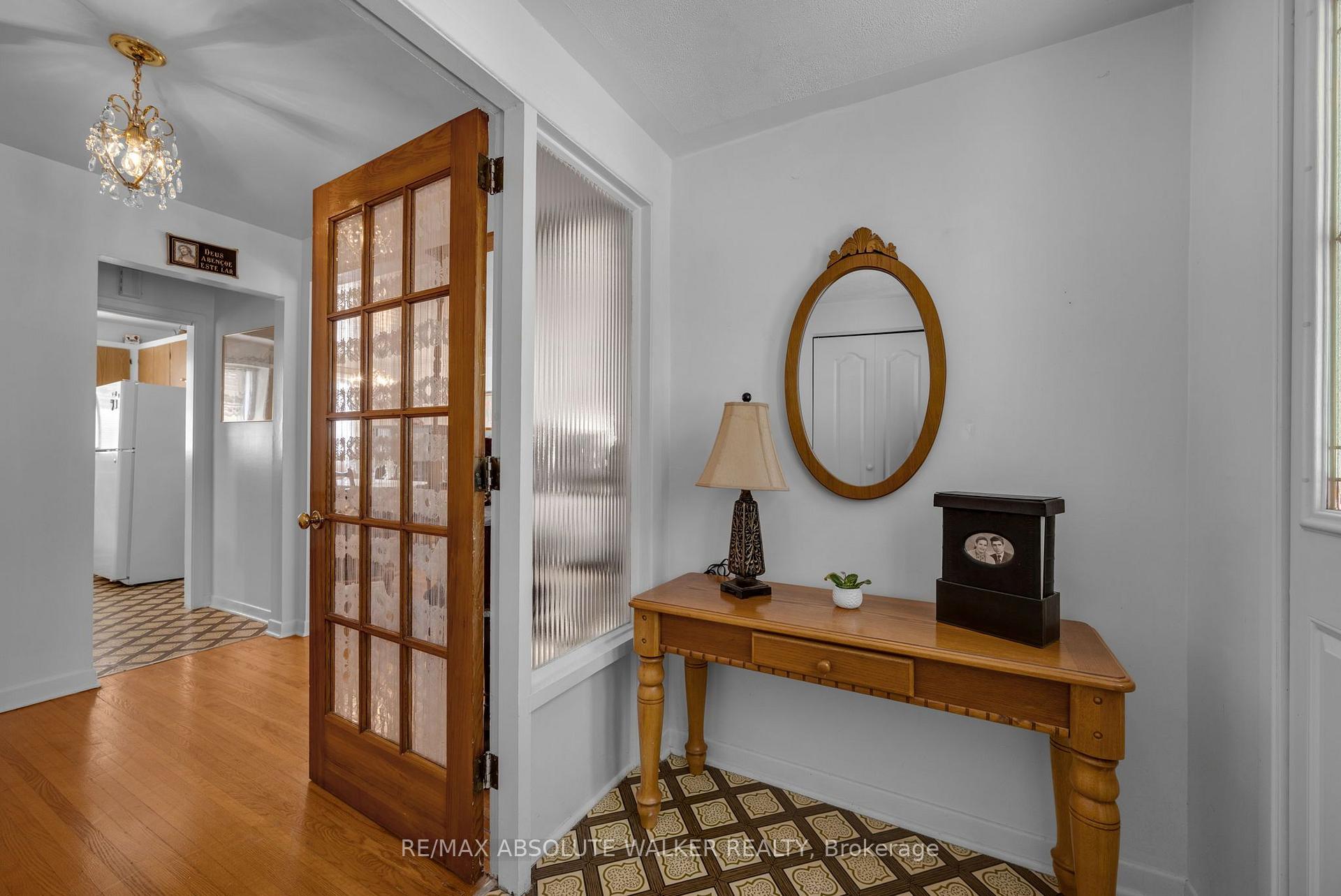 Photo 10 of 656 Morin Street, Ottawa, Castle Heights — HOMEH