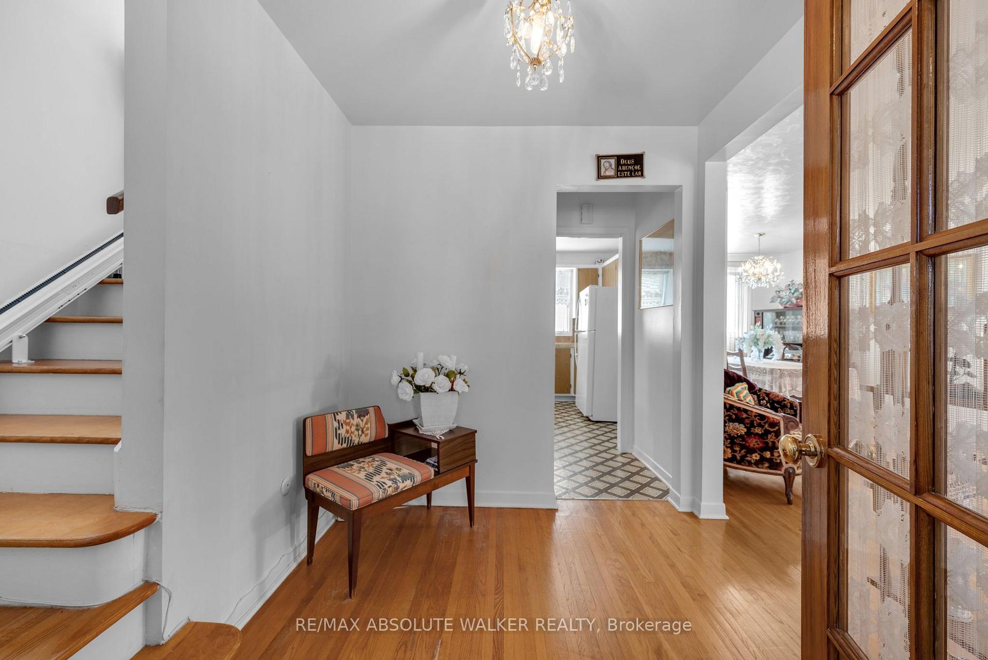 Photo 12 of 656 Morin Street, Ottawa, Castle Heights — HOMEH