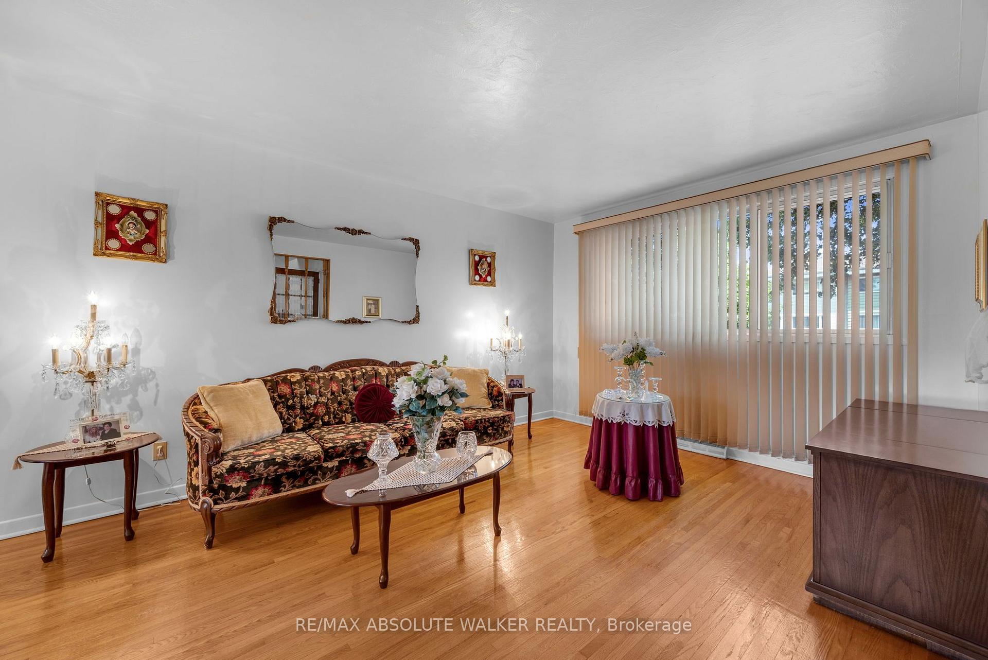 Photo 13 of 656 Morin Street, Ottawa, Castle Heights — HOMEH