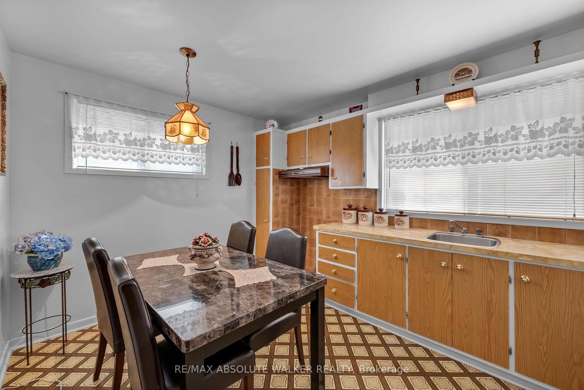 Photo 17 of 656 Morin Street, Ottawa, Castle Heights — HOMEH