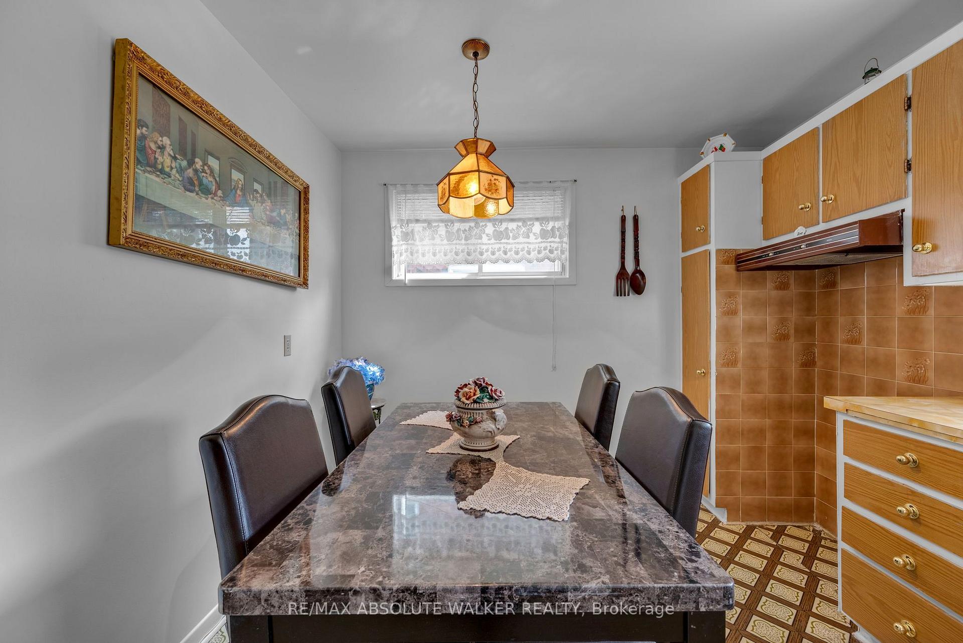 Photo 18 of 656 Morin Street, Ottawa, Castle Heights — HOMEH