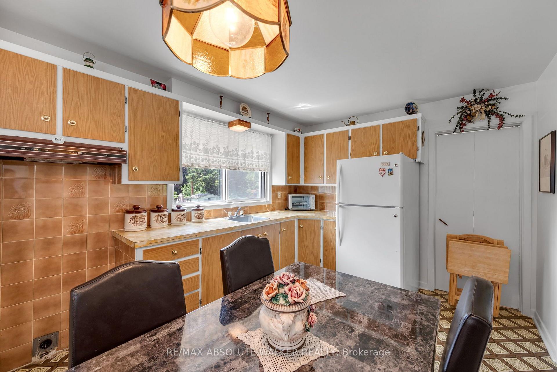 Photo 19 of 656 Morin Street, Ottawa, Castle Heights — HOMEH