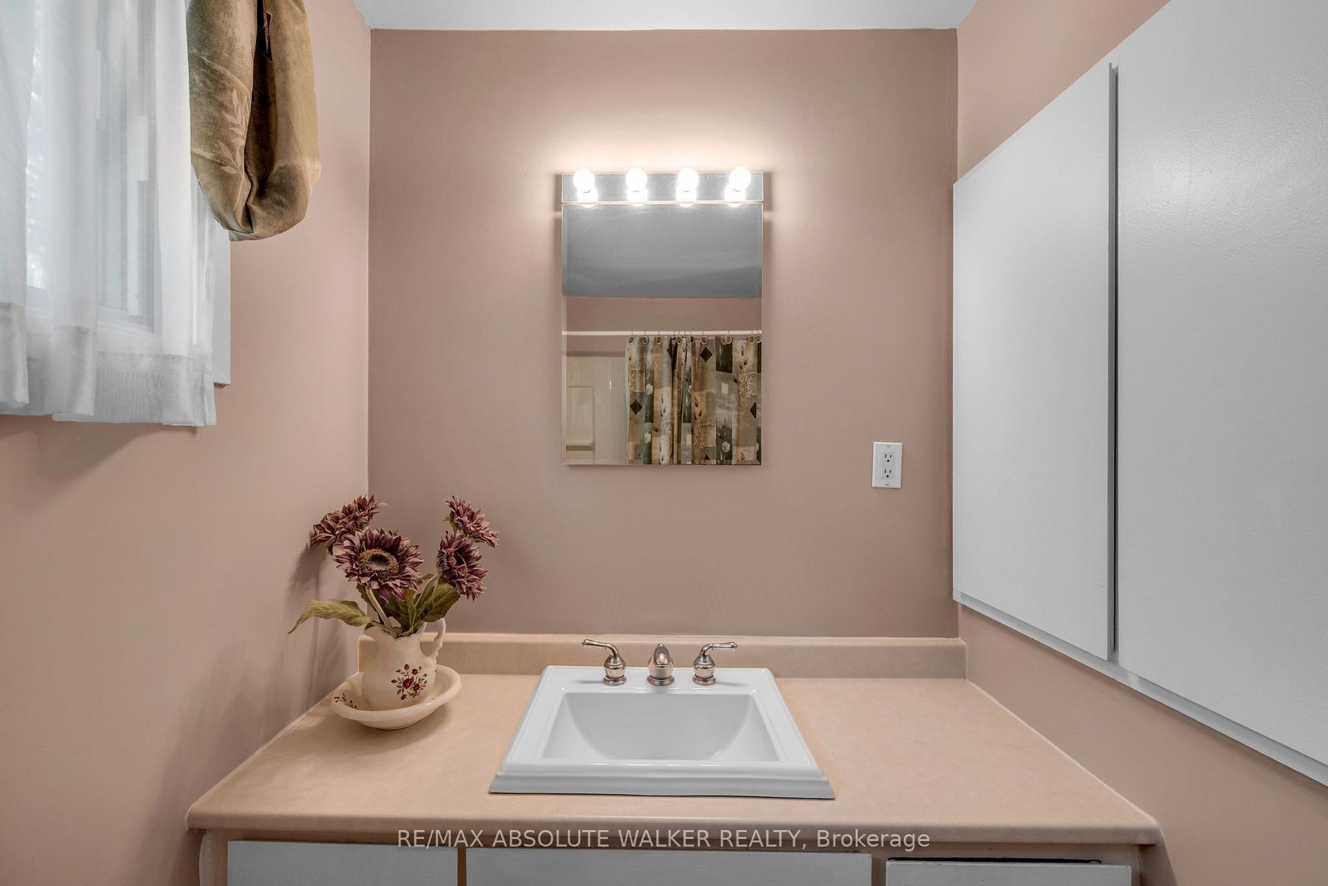 Photo 22 of 656 Morin Street, Ottawa, Castle Heights — HOMEH