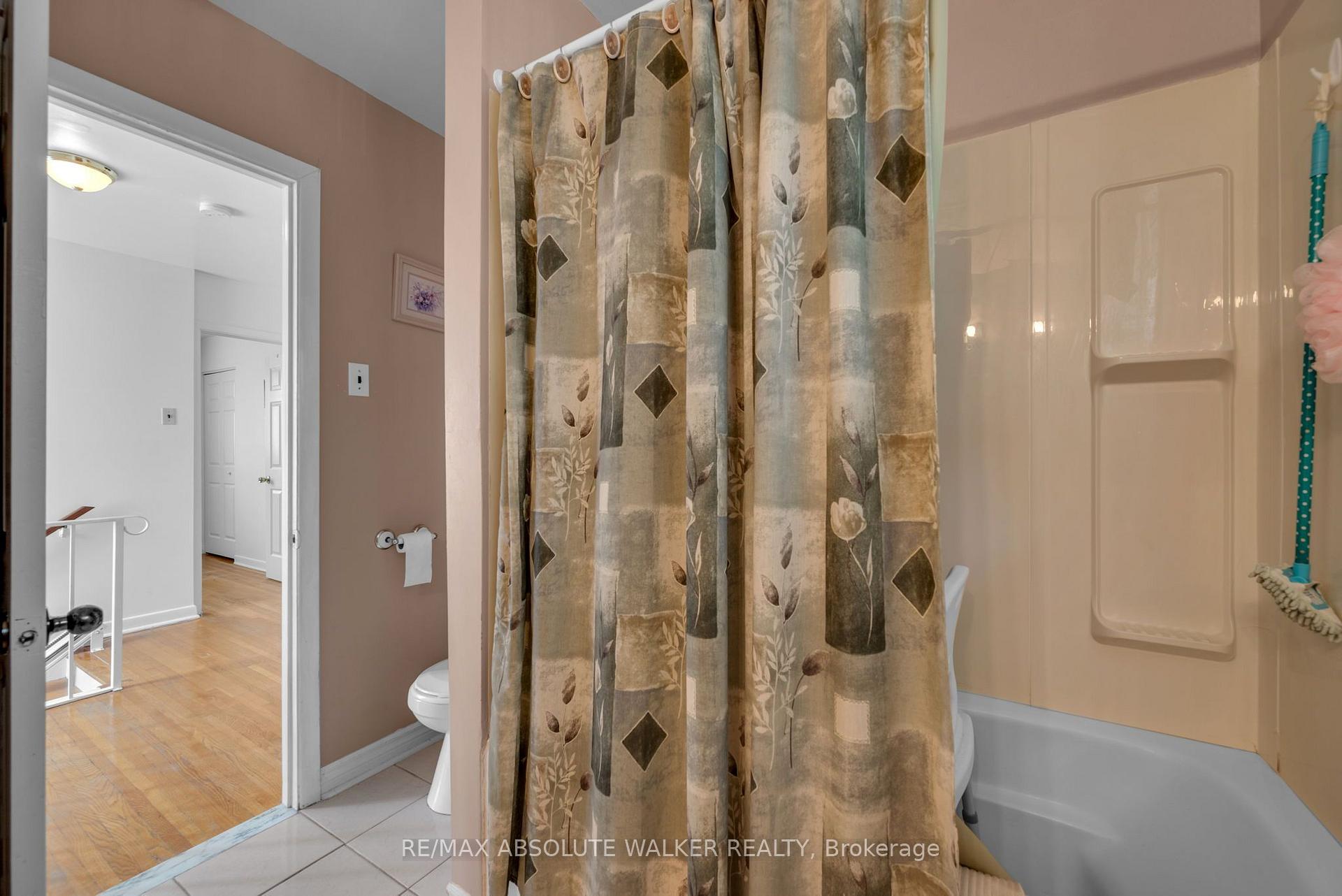 Photo 23 of 656 Morin Street, Ottawa, Castle Heights — HOMEH
