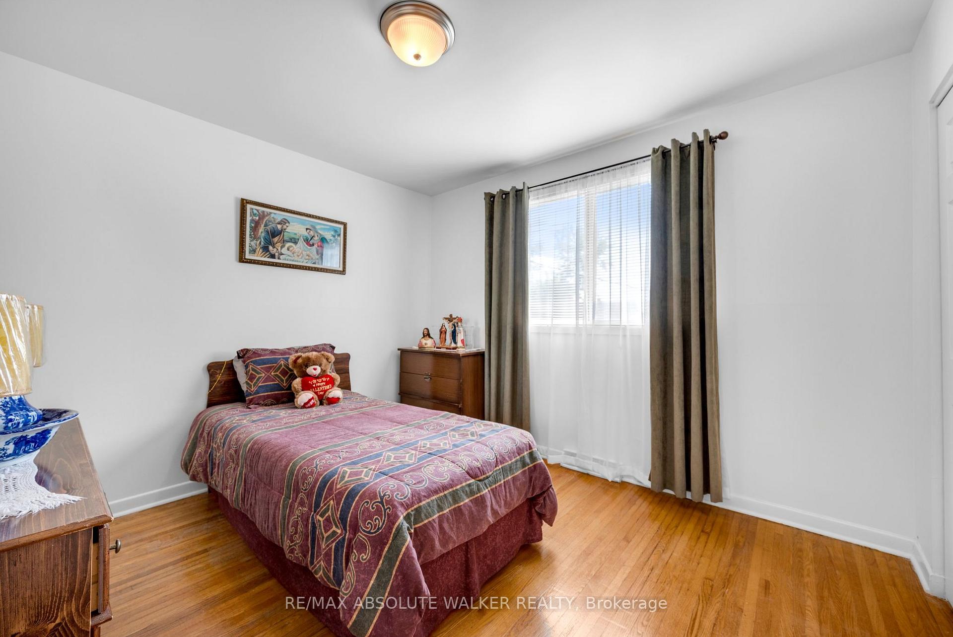 Photo 31 of 656 Morin Street, Ottawa, Castle Heights — HOMEH