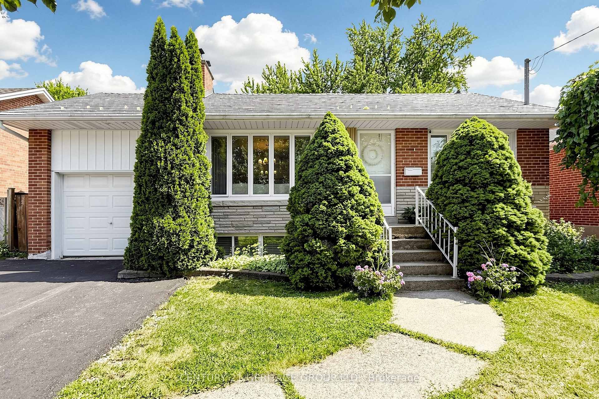 Photo 2 of 11 Elynhill Drive, North York, Willowdale West — HOMEH