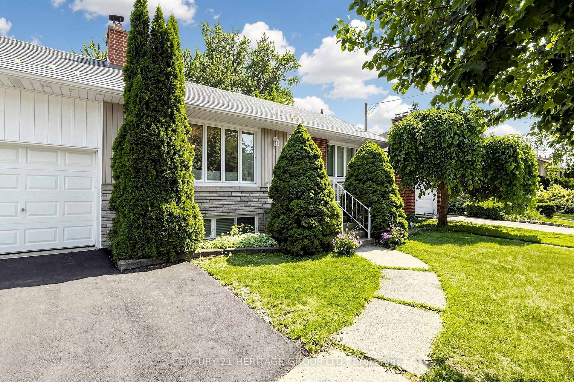 Photo 6 of 11 Elynhill Drive, North York, Willowdale West — HOMEH