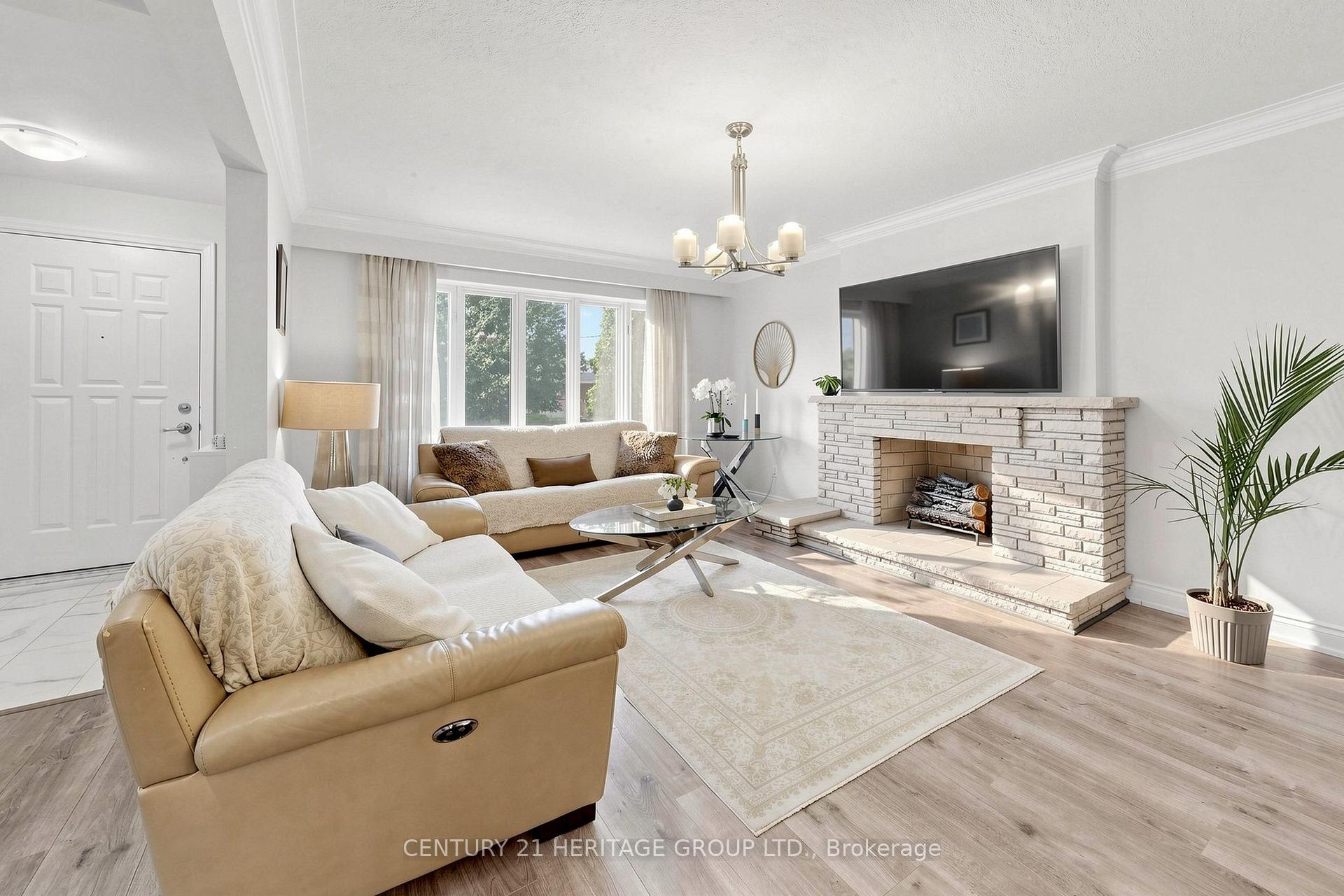 Photo 8 of 11 Elynhill Drive, North York, Willowdale West — HOMEH