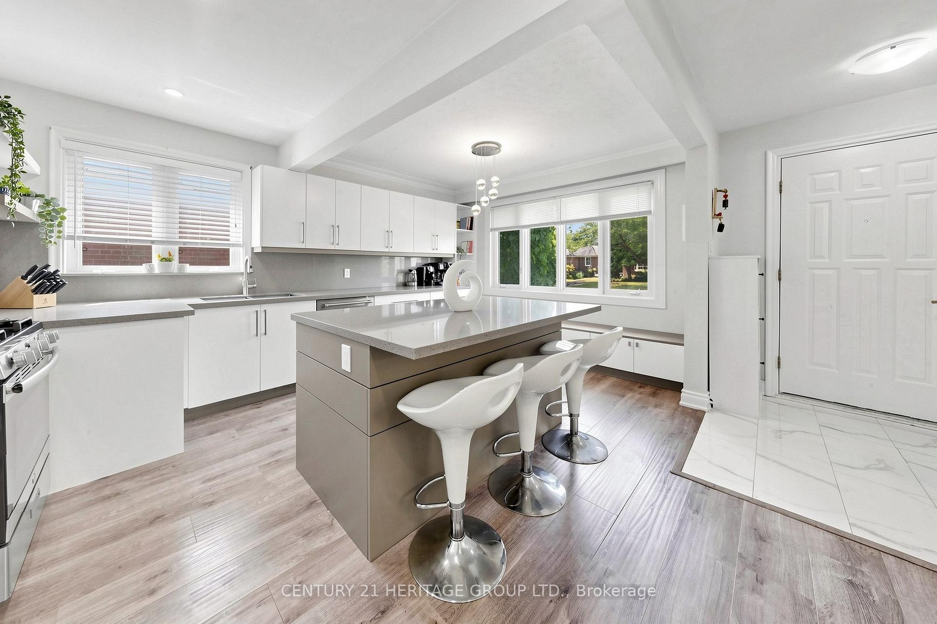 Photo 13 of 11 Elynhill Drive, North York, Willowdale West — HOMEH