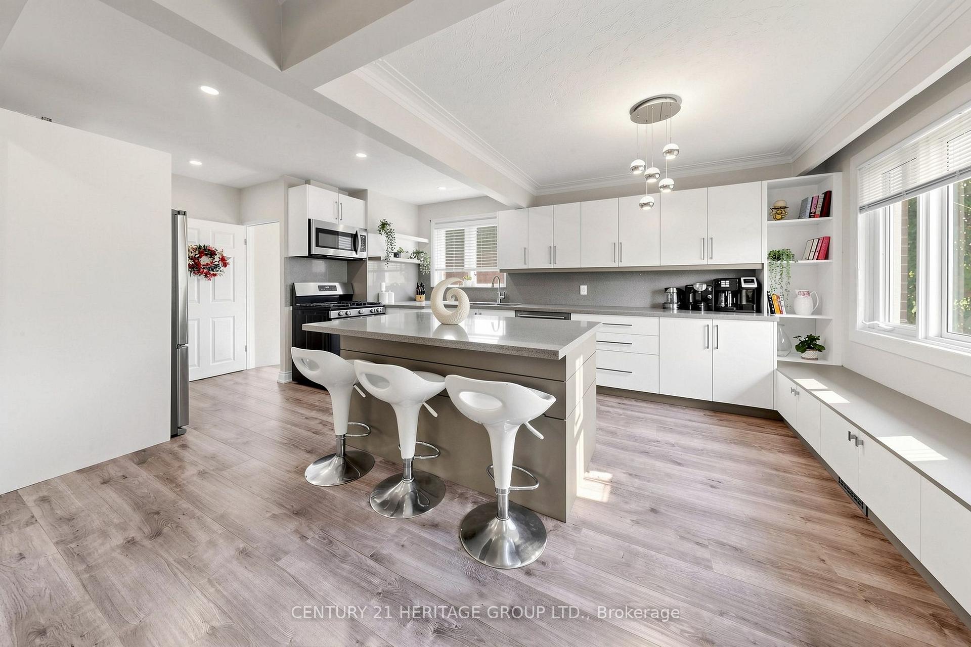 Photo 14 of 11 Elynhill Drive, North York, Willowdale West — HOMEH