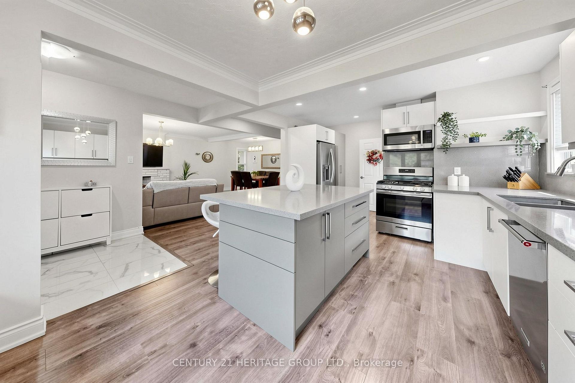 Photo 15 of 11 Elynhill Drive, North York, Willowdale West — HOMEH