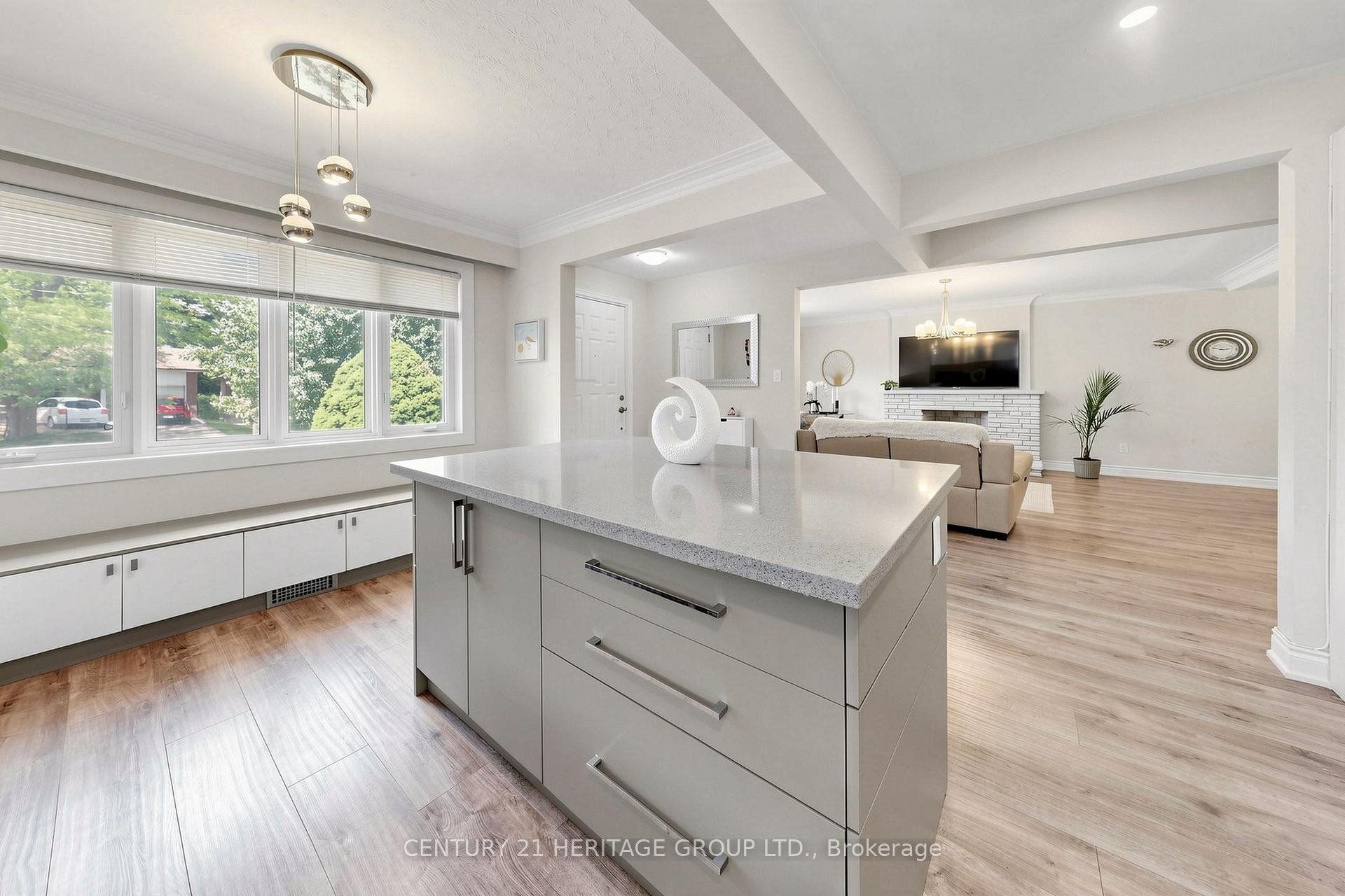 Photo 16 of 11 Elynhill Drive, North York, Willowdale West — HOMEH