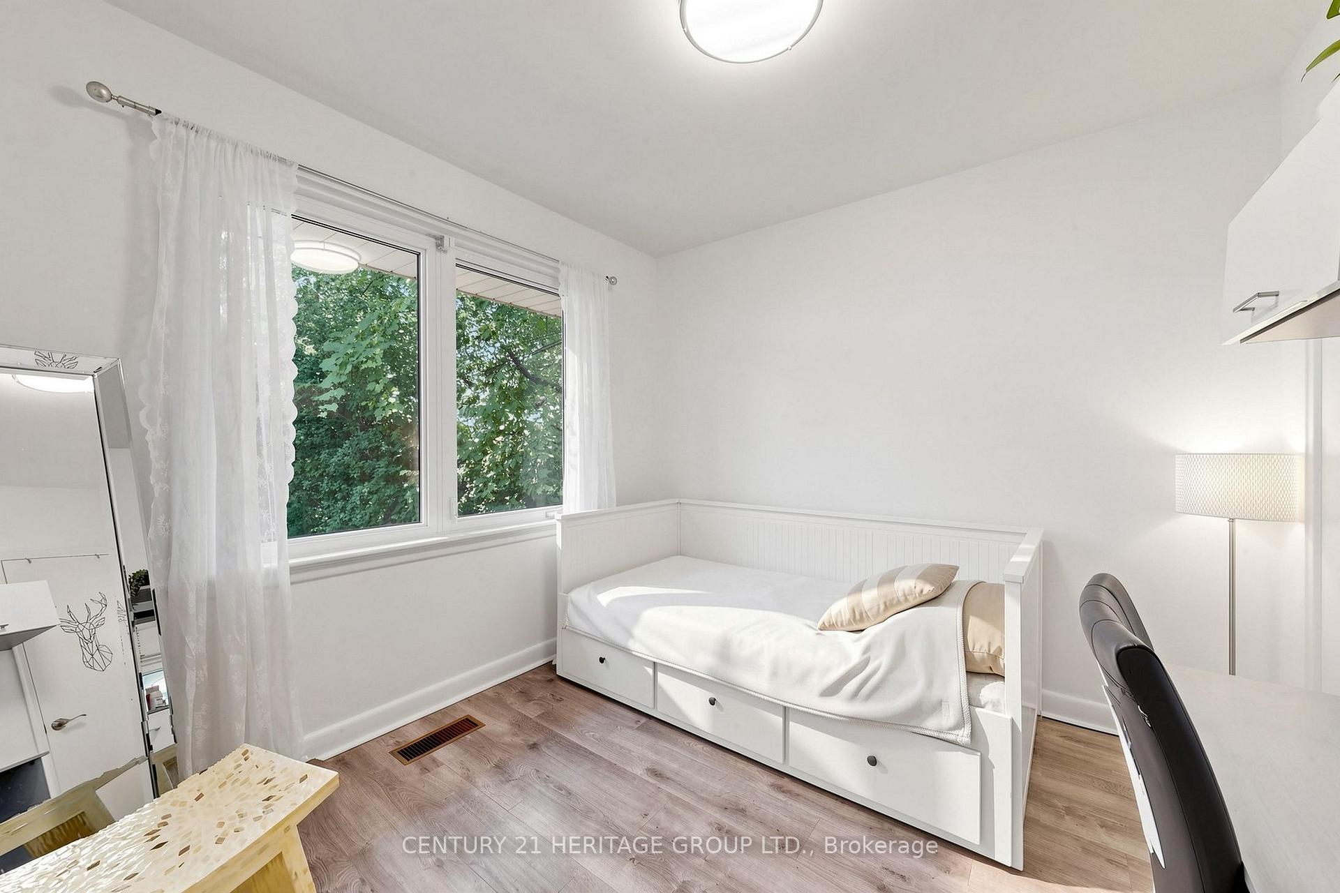 Photo 24 of 11 Elynhill Drive, North York, Willowdale West — HOMEH