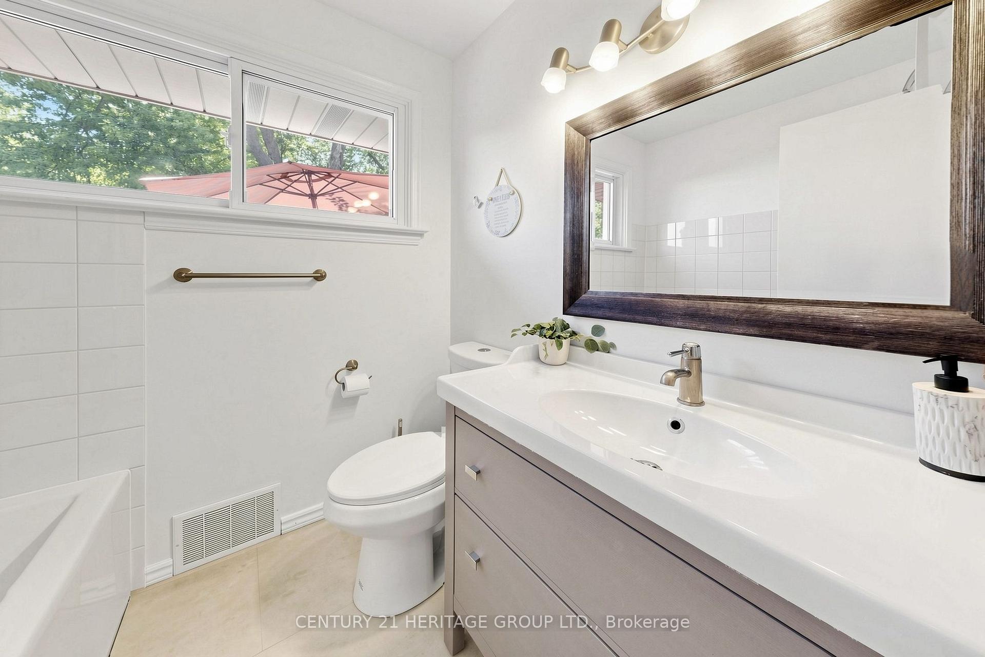 Photo 26 of 11 Elynhill Drive, North York, Willowdale West — HOMEH