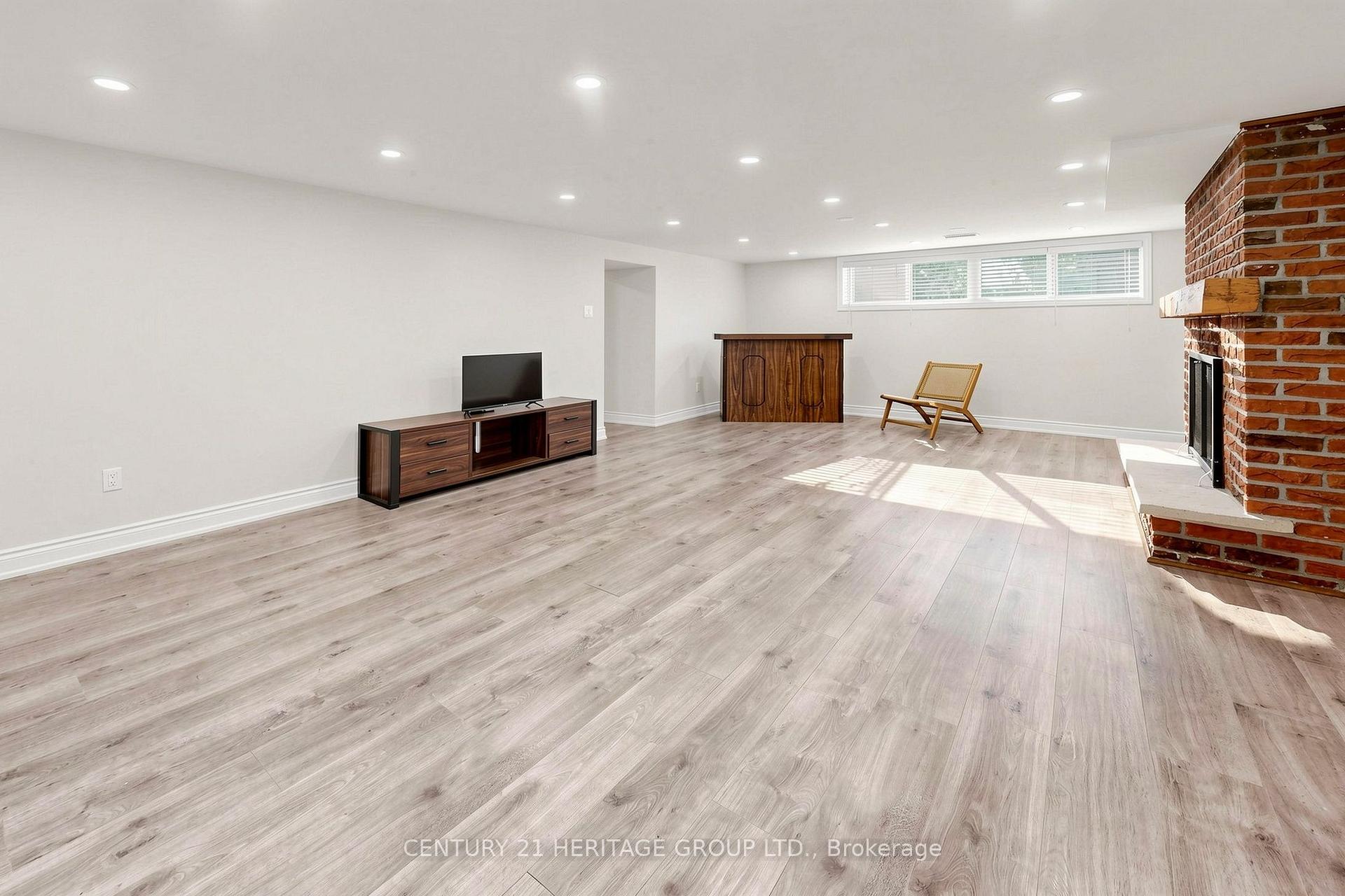 Photo 29 of 11 Elynhill Drive, North York, Willowdale West — HOMEH