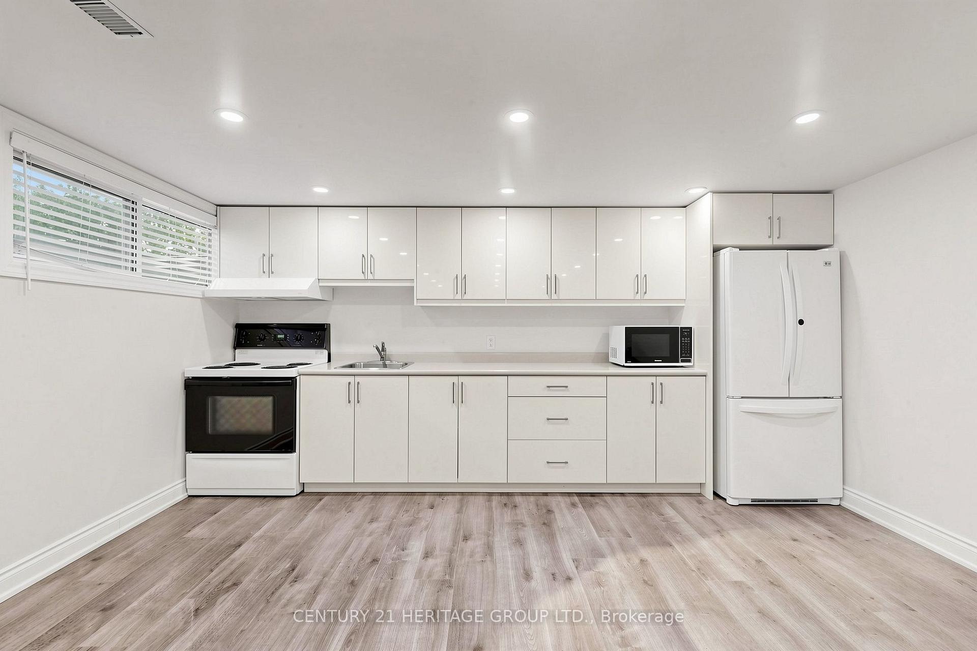 Photo 32 of 11 Elynhill Drive, North York, Willowdale West — HOMEH