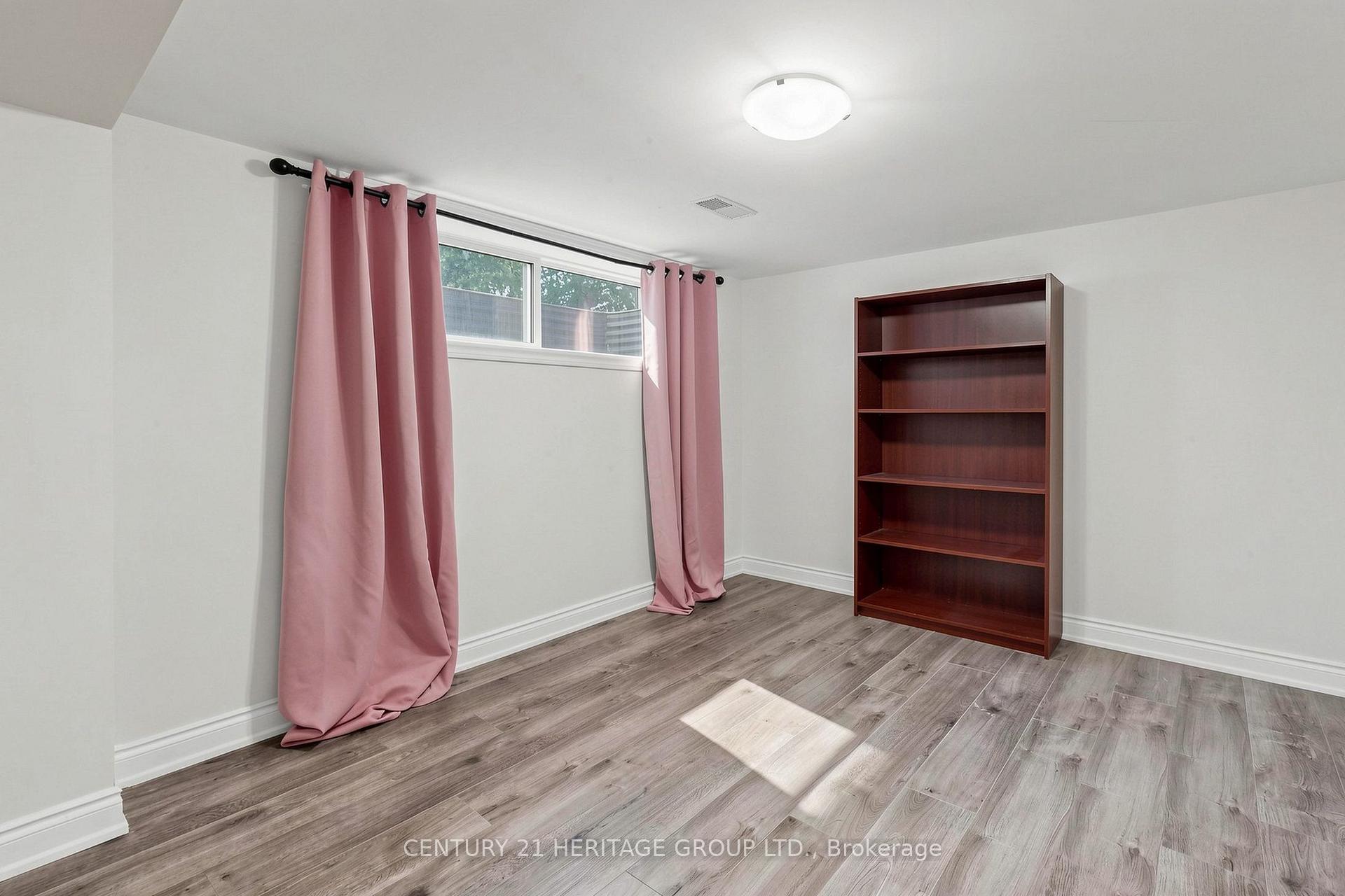 Photo 33 of 11 Elynhill Drive, North York, Willowdale West — HOMEH