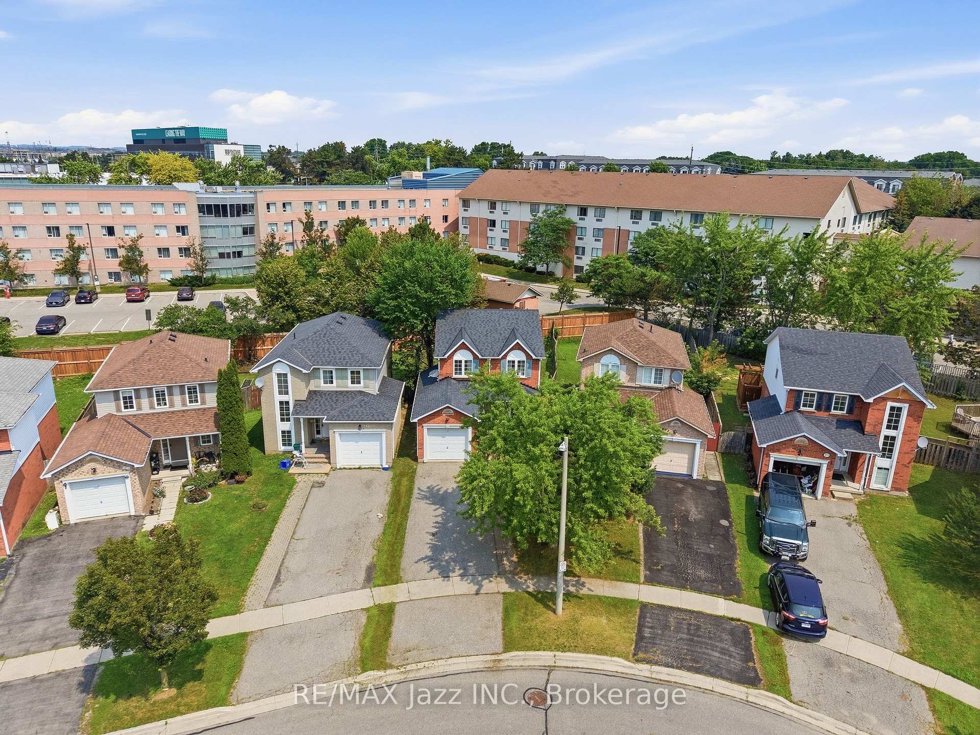 Photo 4 of 1855 Dalhousie Crescent, Oshawa, Samac — HOMEH