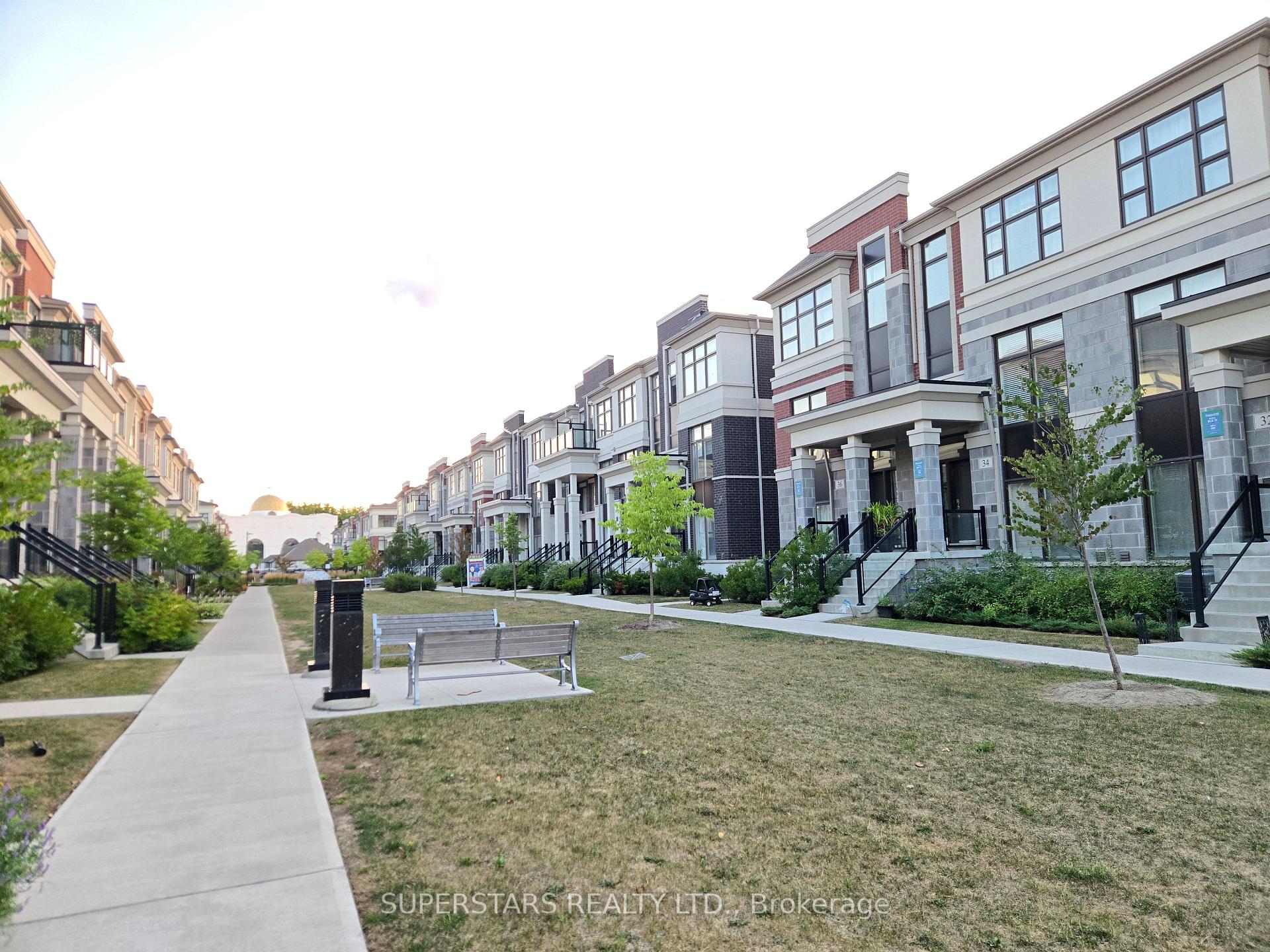 Photo 4 of 28 Armillo Place, Markham, Wismer — HOMEH