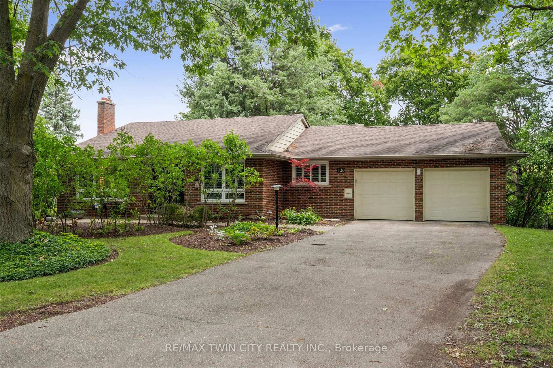 Photo 2 of 130 Iroquois Place, Waterloo, Beechwood — HOMEH