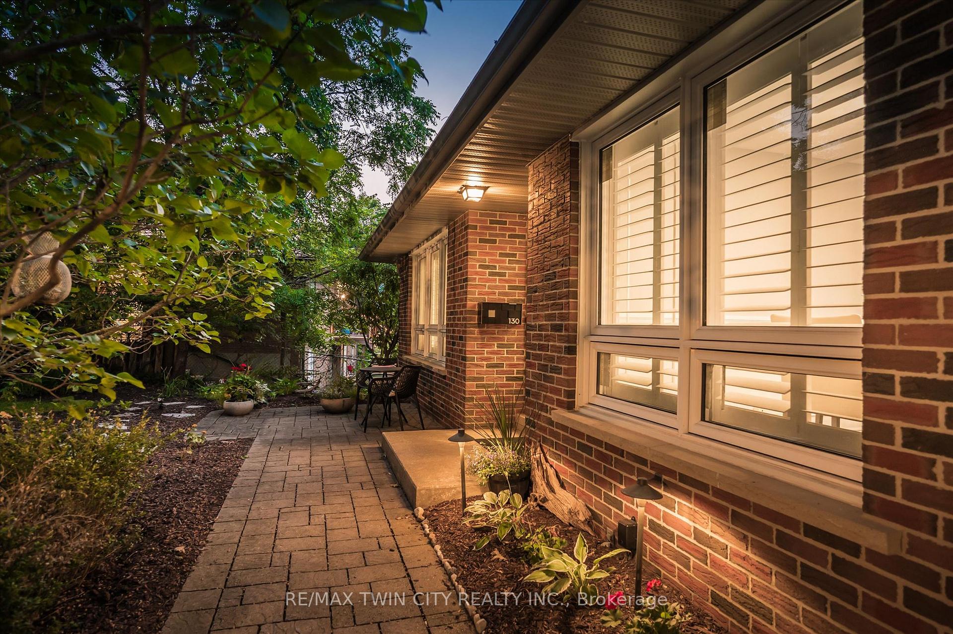 Photo 5 of 130 Iroquois Place, Waterloo, Beechwood — HOMEH