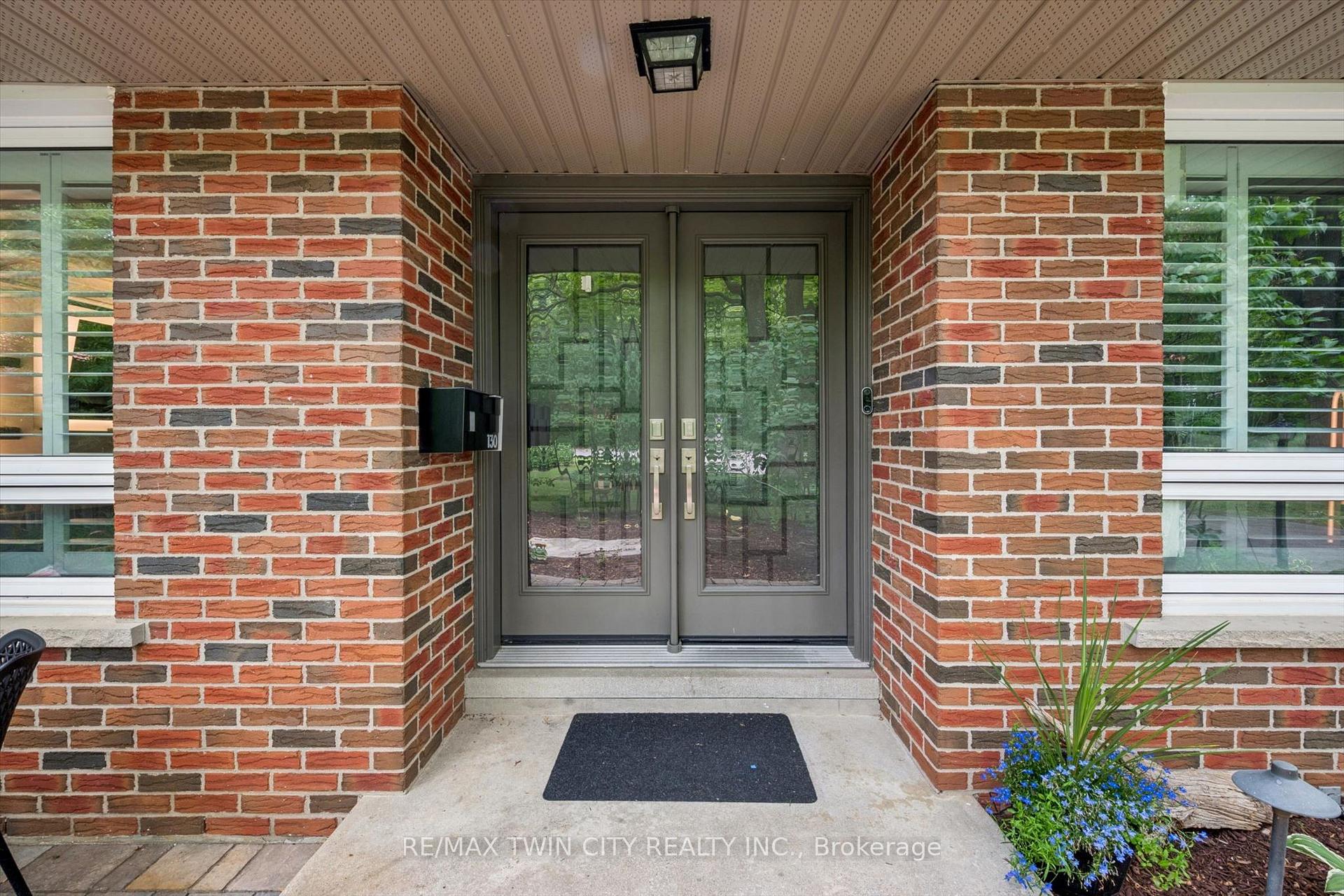Photo 6 of 130 Iroquois Place, Waterloo, Beechwood — HOMEH