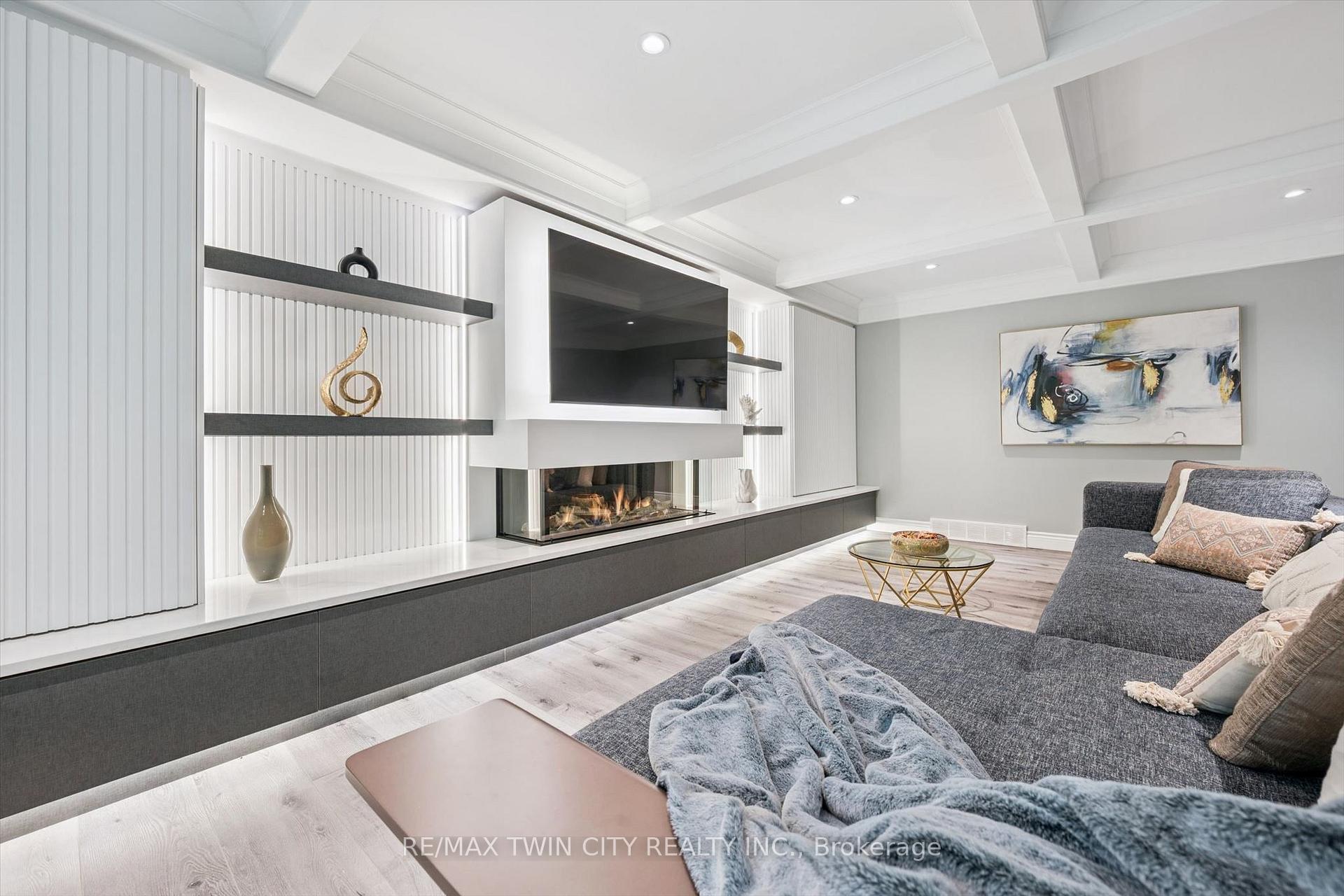 Photo 9 of 130 Iroquois Place, Waterloo, Beechwood — HOMEH
