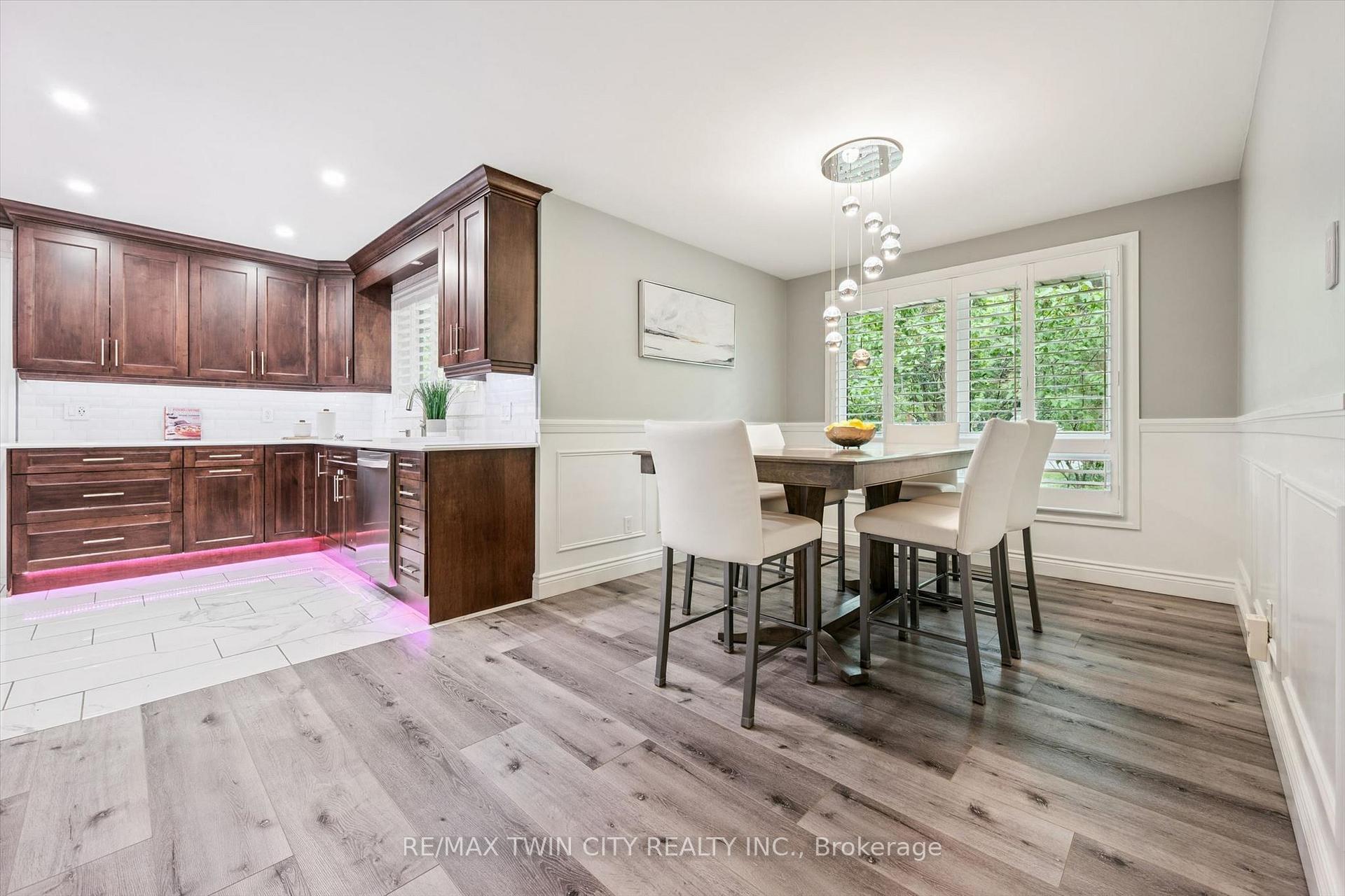 Photo 10 of 130 Iroquois Place, Waterloo, Beechwood — HOMEH
