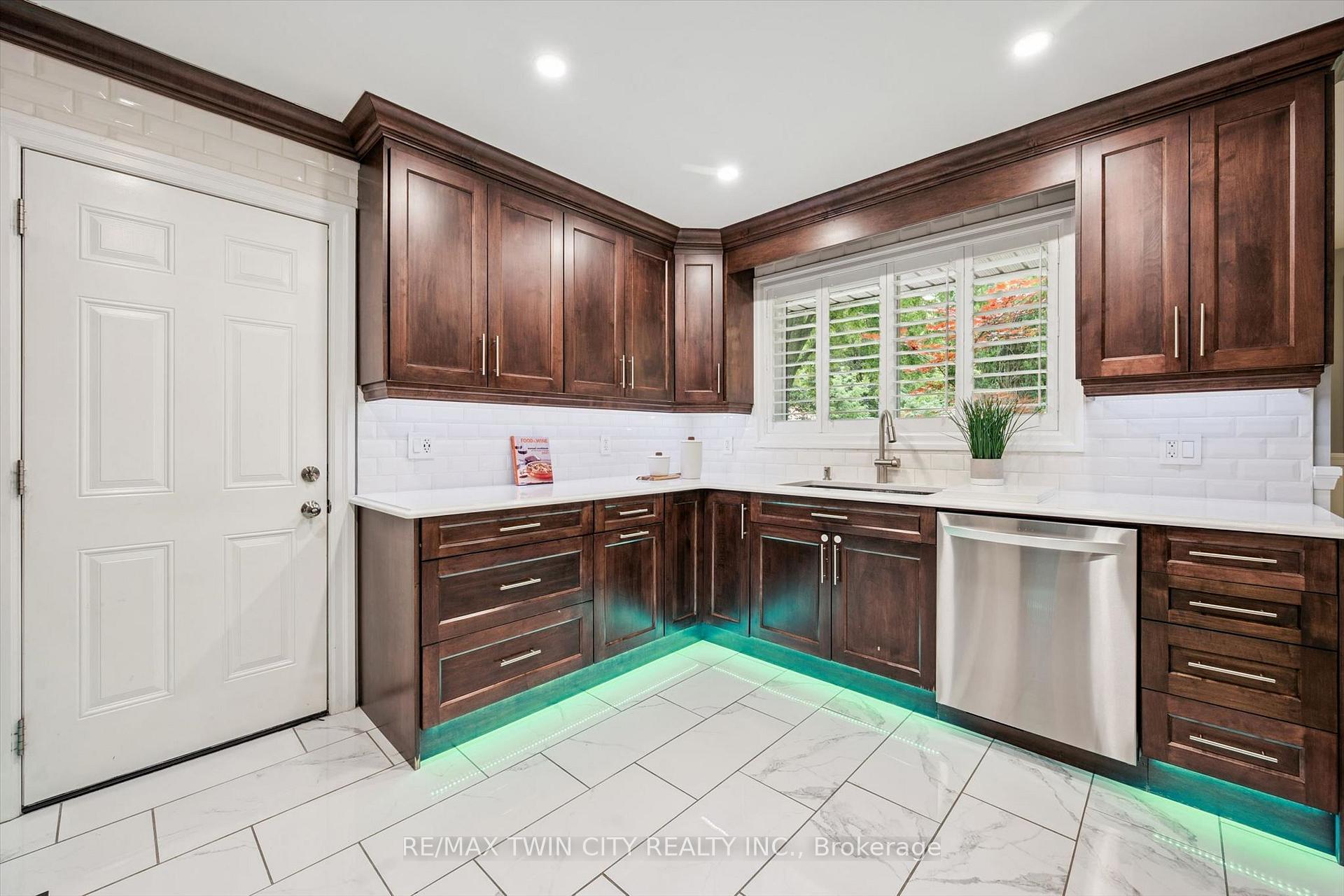 Photo 12 of 130 Iroquois Place, Waterloo, Beechwood — HOMEH
