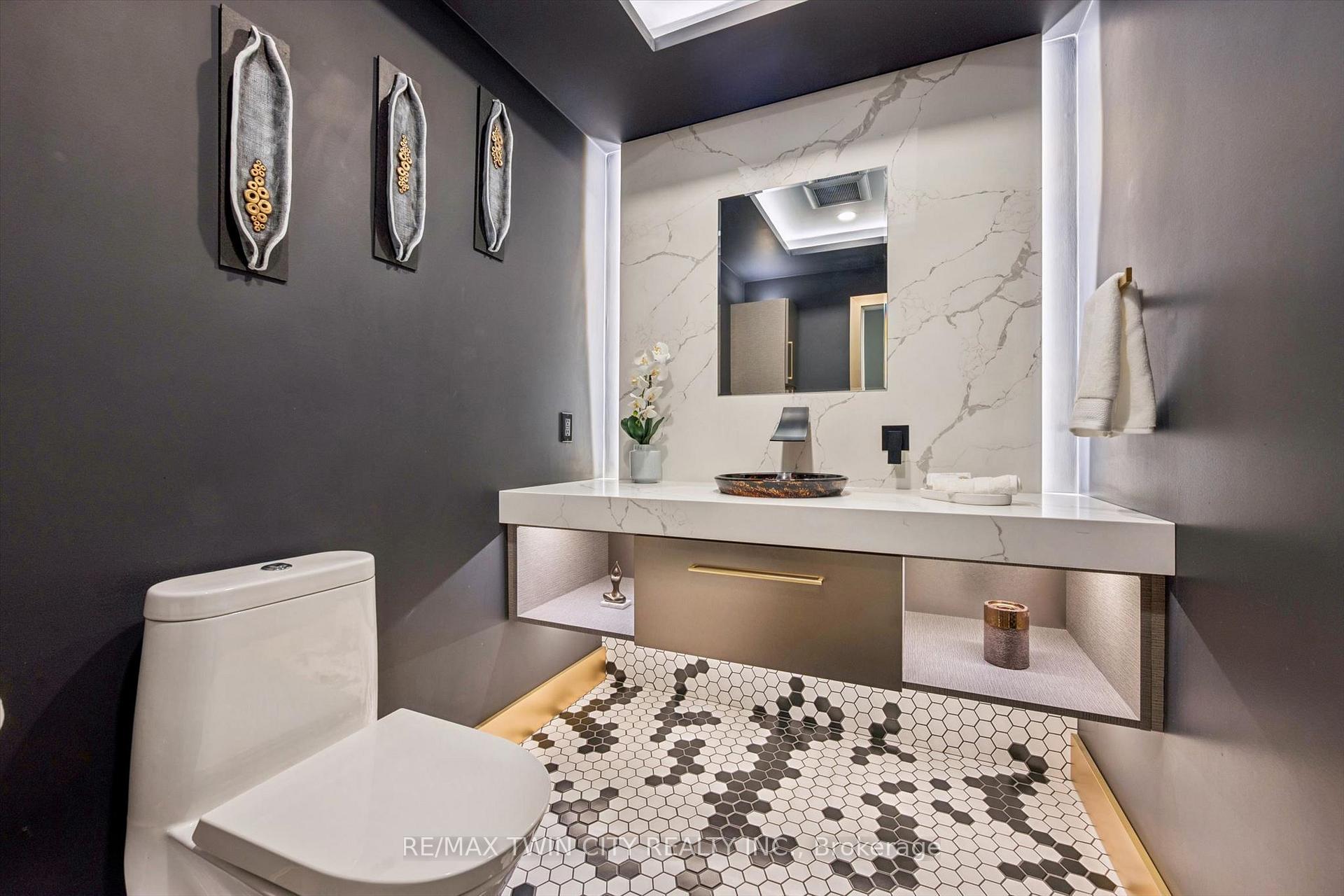 Photo 14 of 130 Iroquois Place, Waterloo, Beechwood — HOMEH