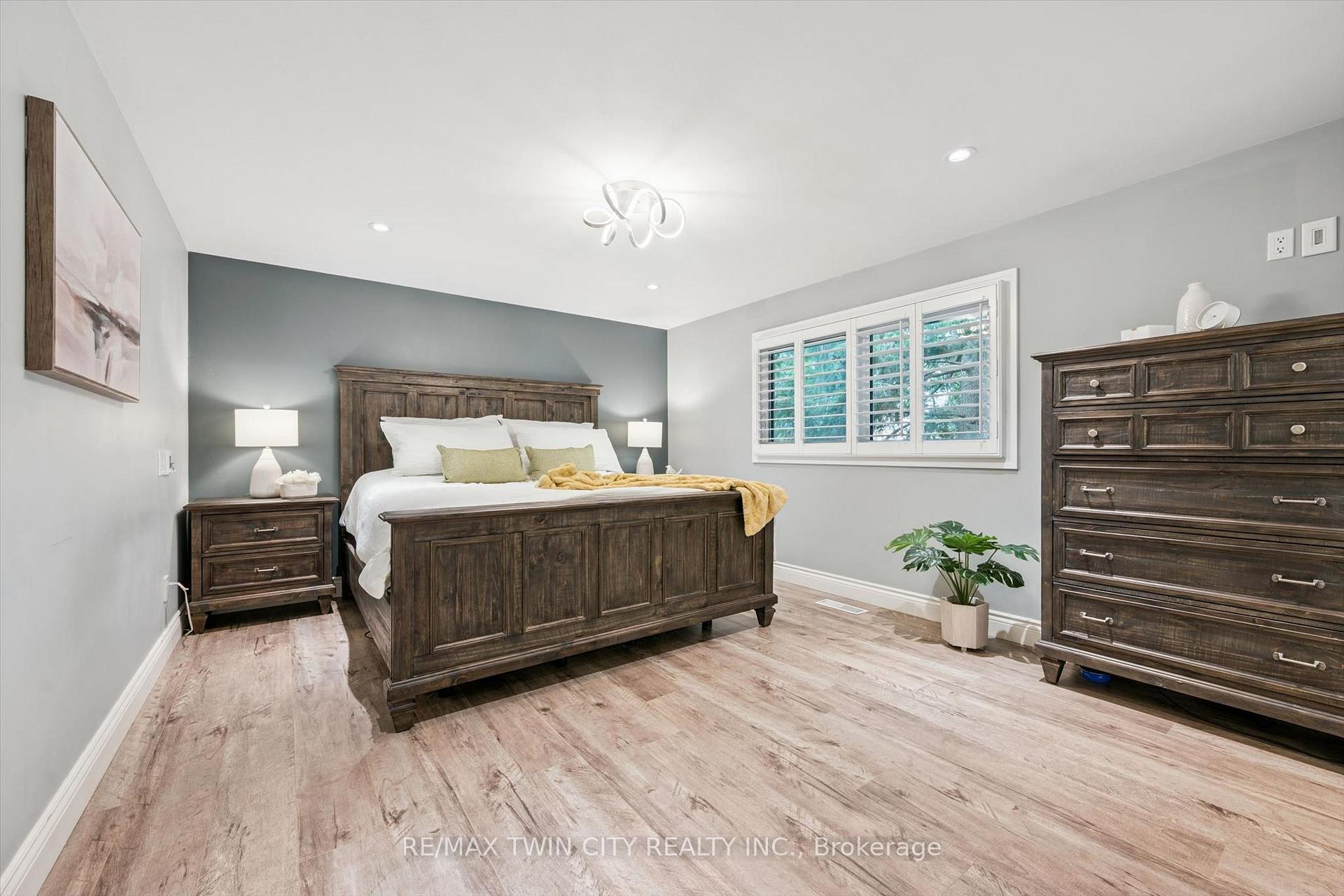 Photo 17 of 130 Iroquois Place, Waterloo, Beechwood — HOMEH