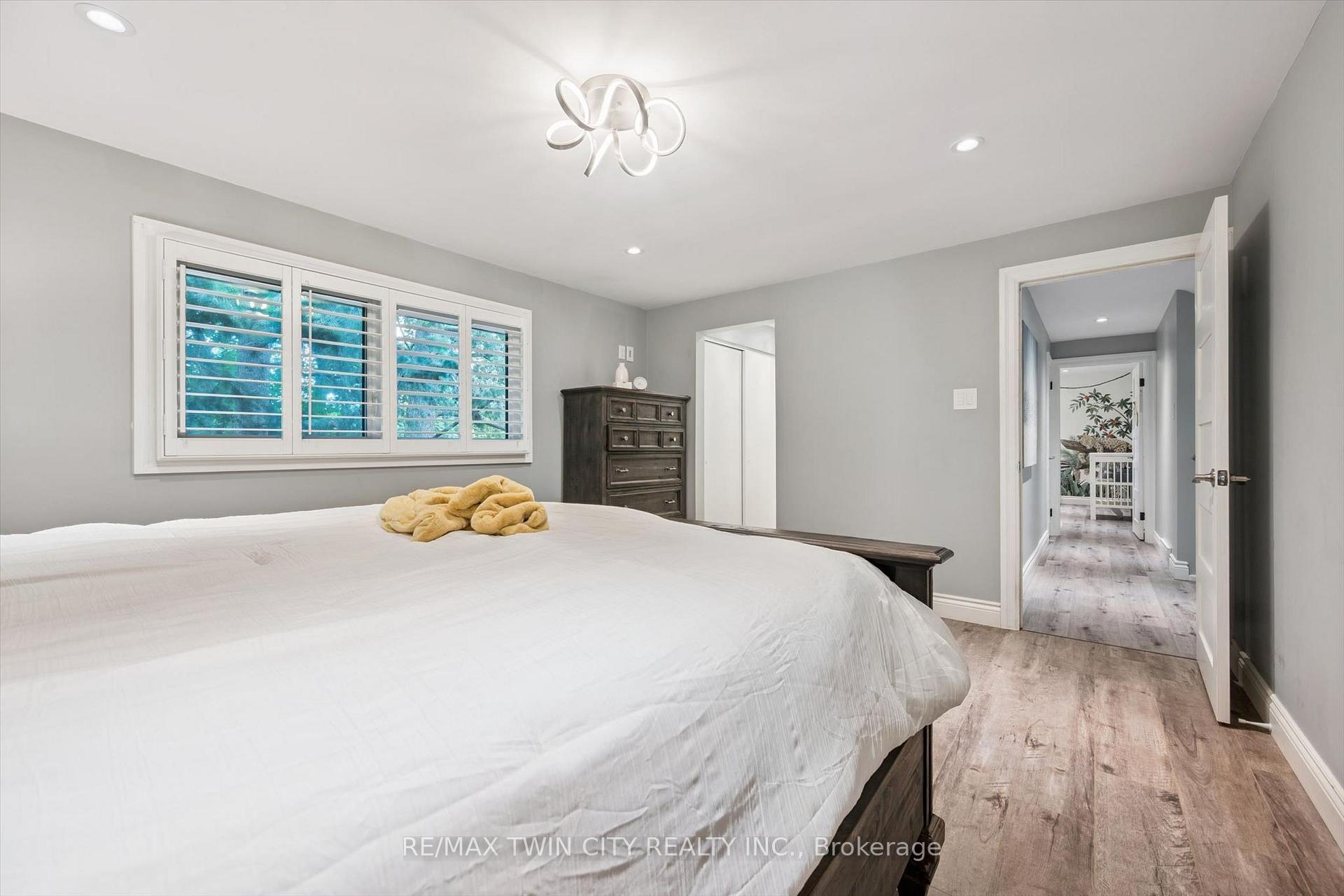 Photo 18 of 130 Iroquois Place, Waterloo, Beechwood — HOMEH