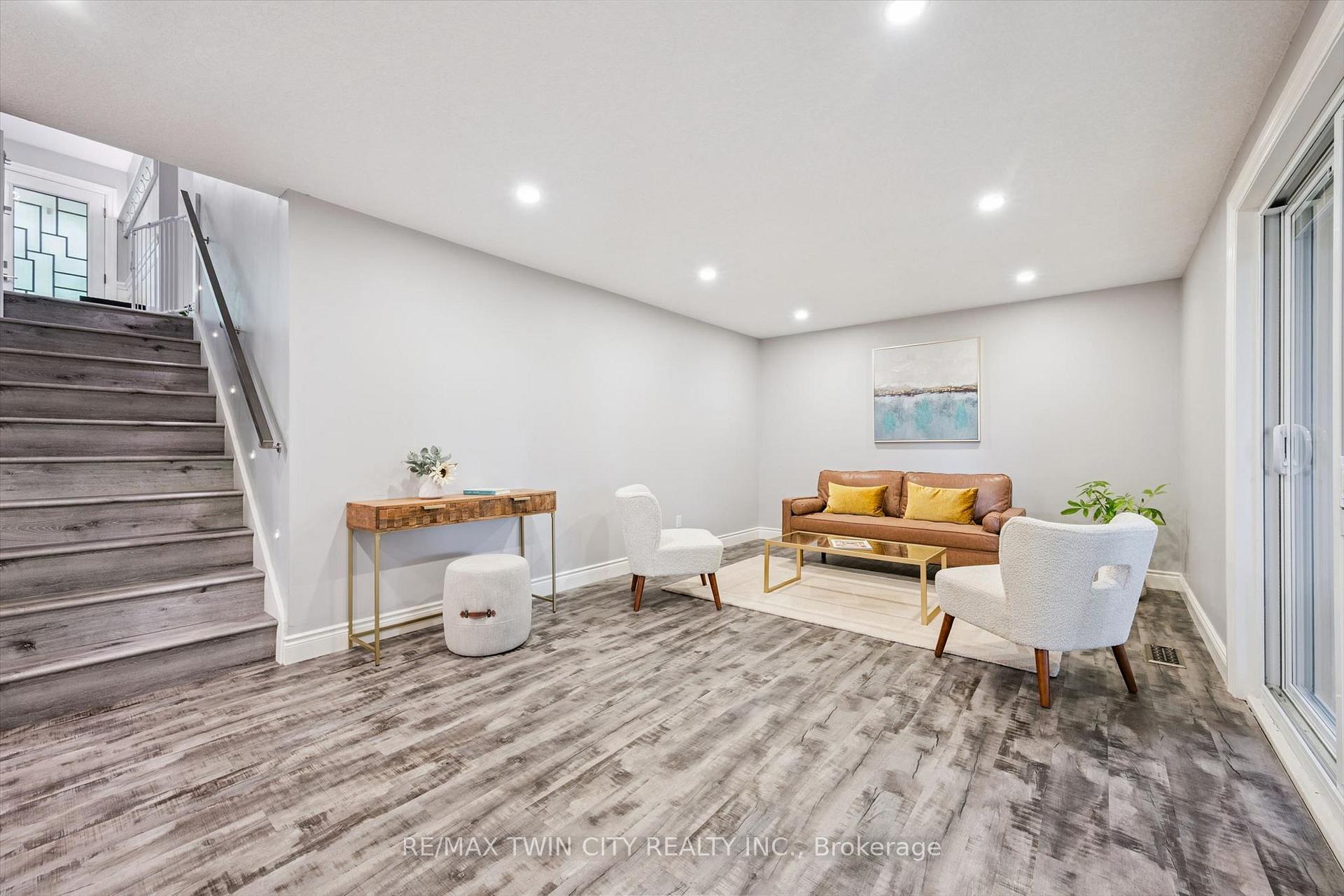 Photo 20 of 130 Iroquois Place, Waterloo, Beechwood — HOMEH