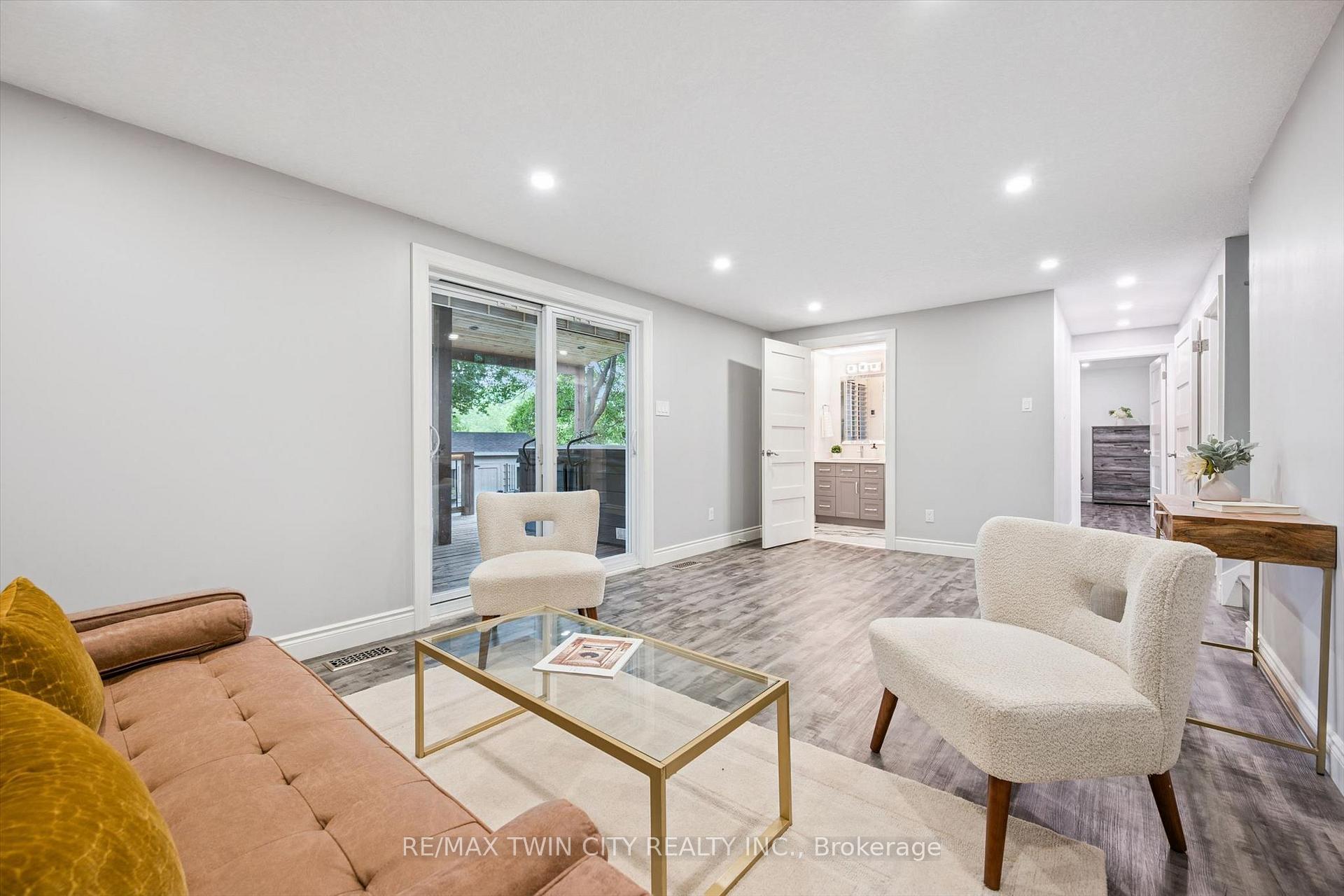 Photo 21 of 130 Iroquois Place, Waterloo, Beechwood — HOMEH