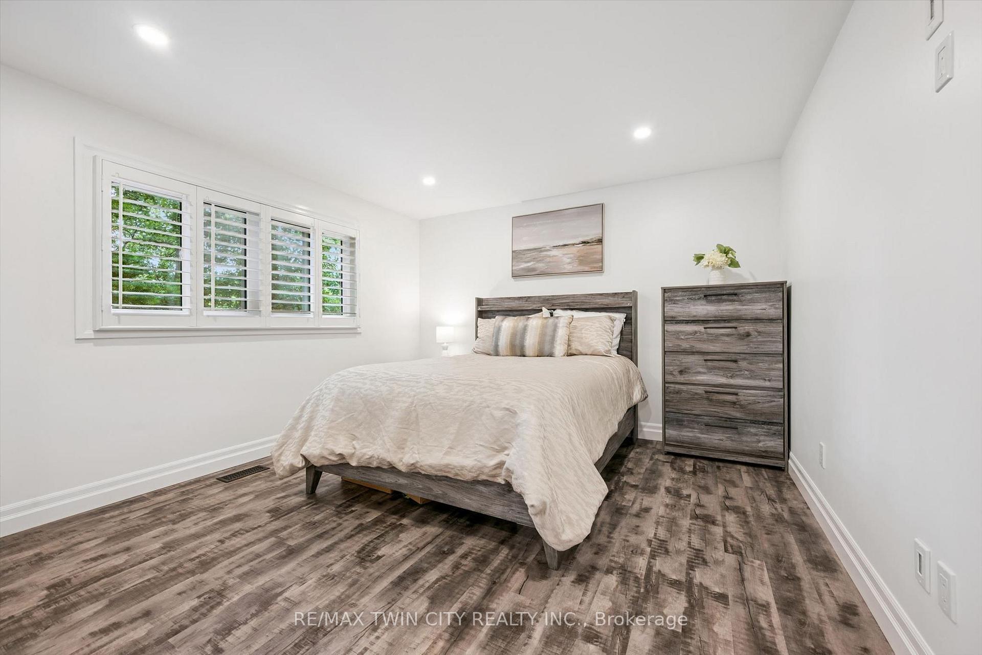 Photo 22 of 130 Iroquois Place, Waterloo, Beechwood — HOMEH
