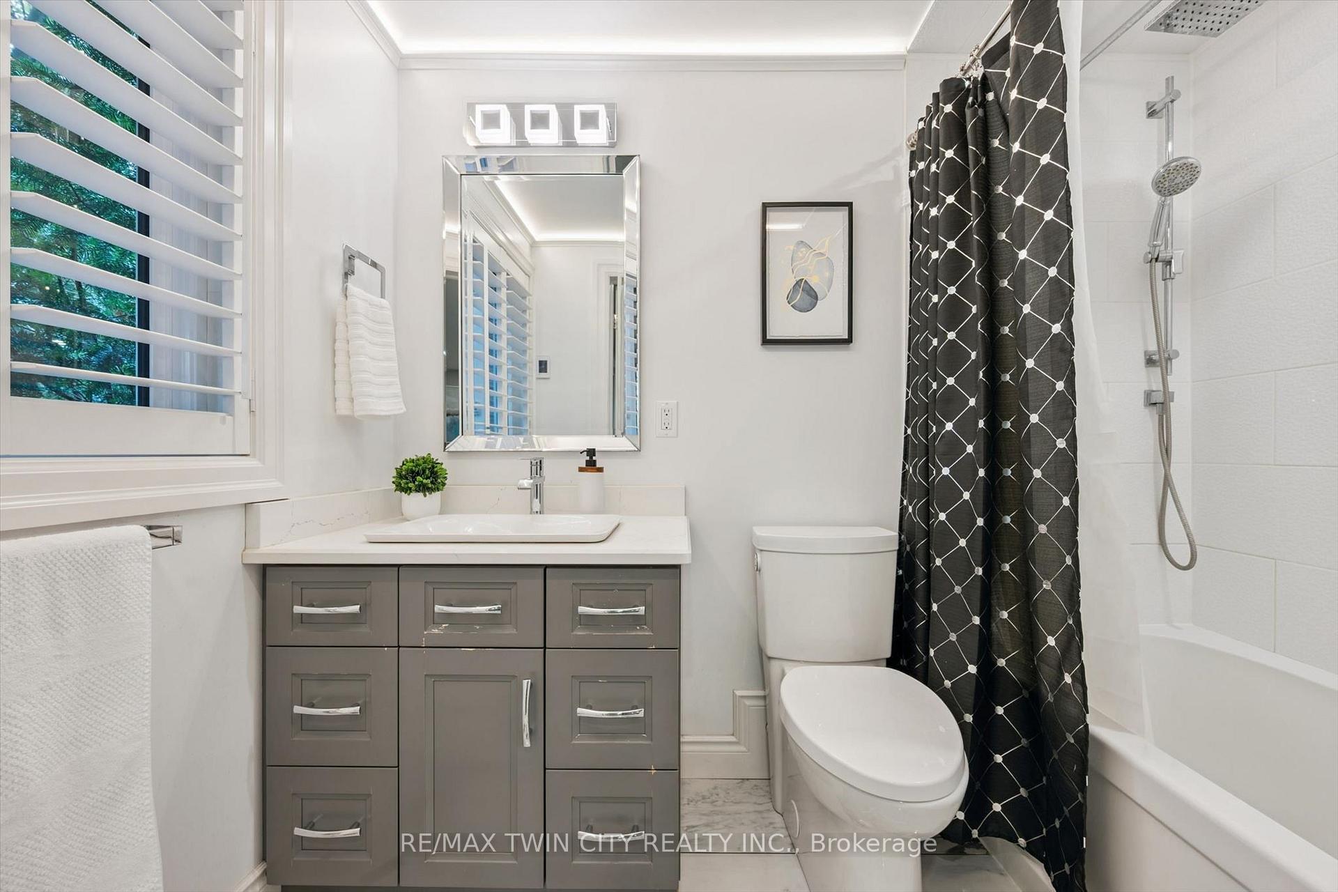 Photo 24 of 130 Iroquois Place, Waterloo, Beechwood — HOMEH