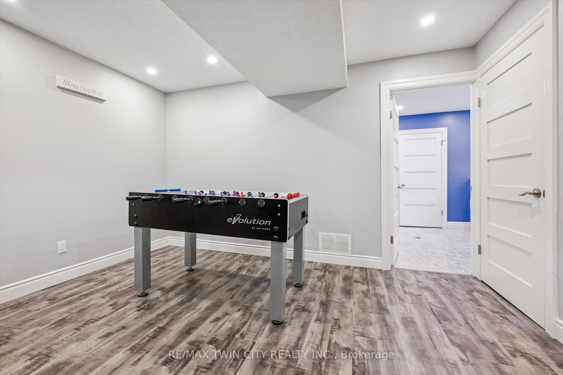 Photo 28 of 130 Iroquois Place, Waterloo, Beechwood — HOMEH