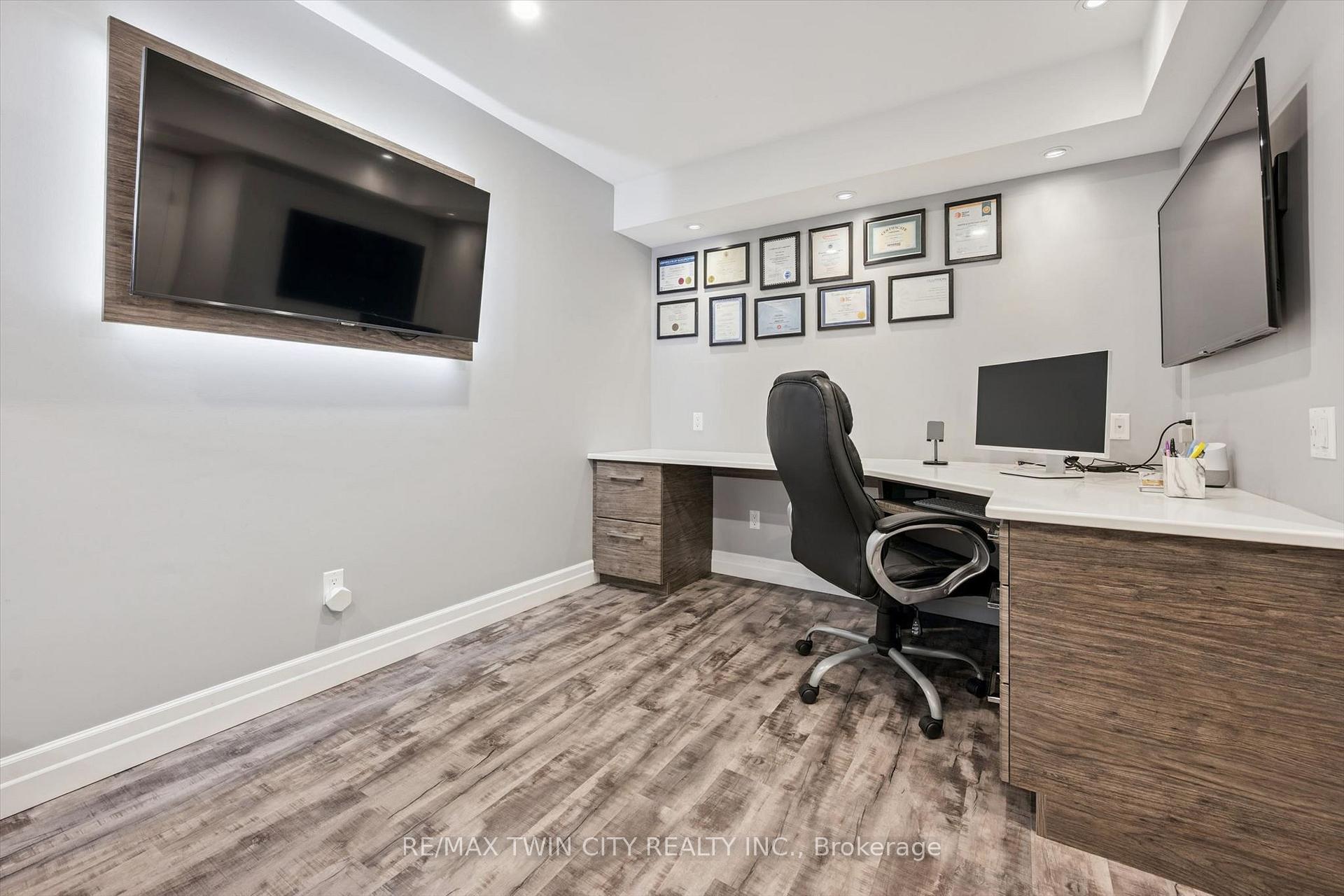 Photo 30 of 130 Iroquois Place, Waterloo, Beechwood — HOMEH