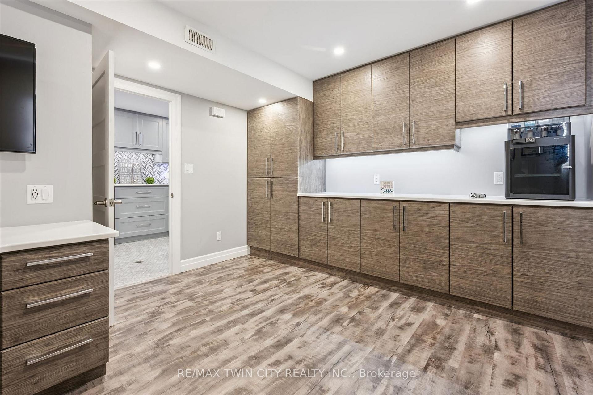 Photo 31 of 130 Iroquois Place, Waterloo, Beechwood — HOMEH
