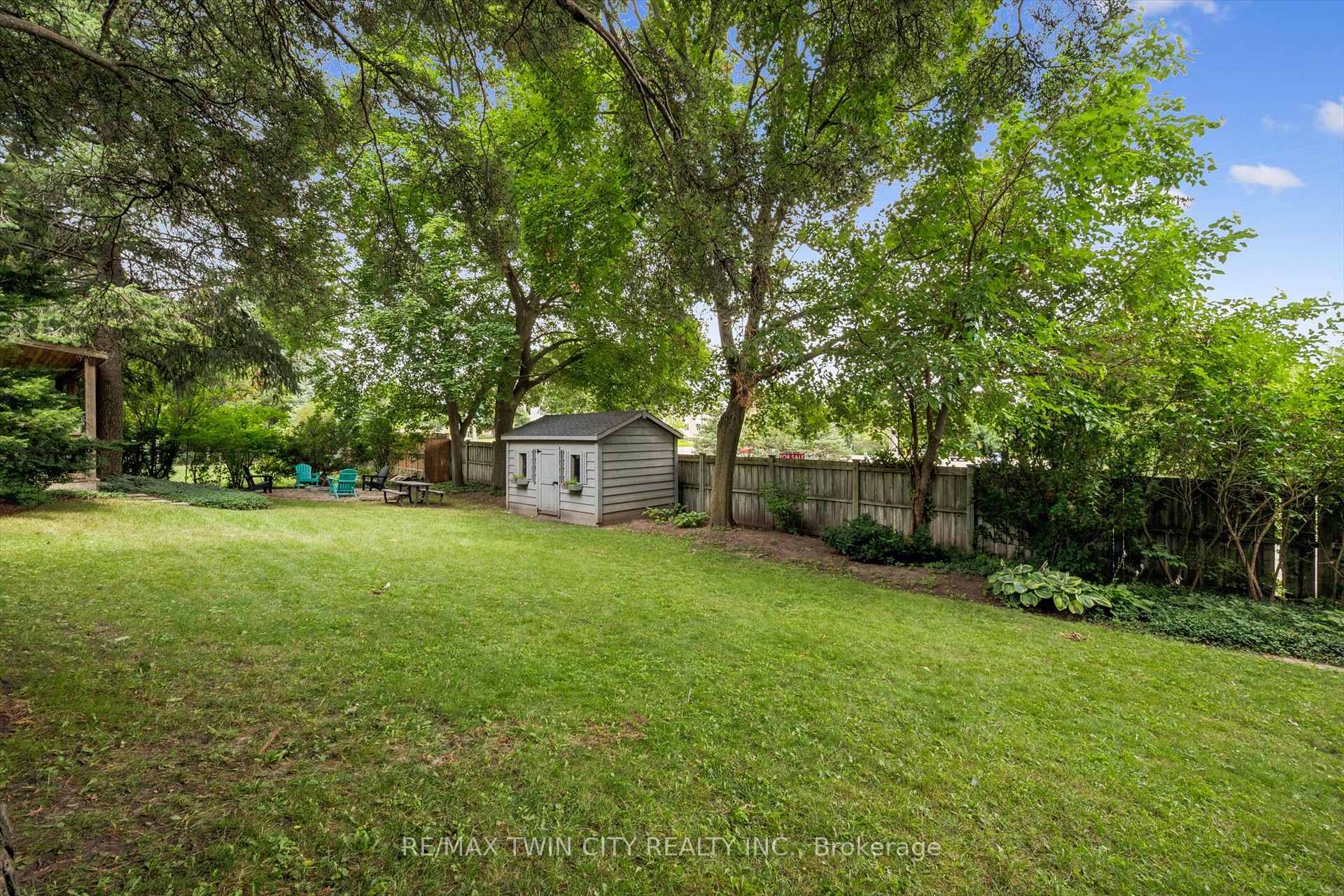Photo 32 of 130 Iroquois Place, Waterloo, Beechwood — HOMEH