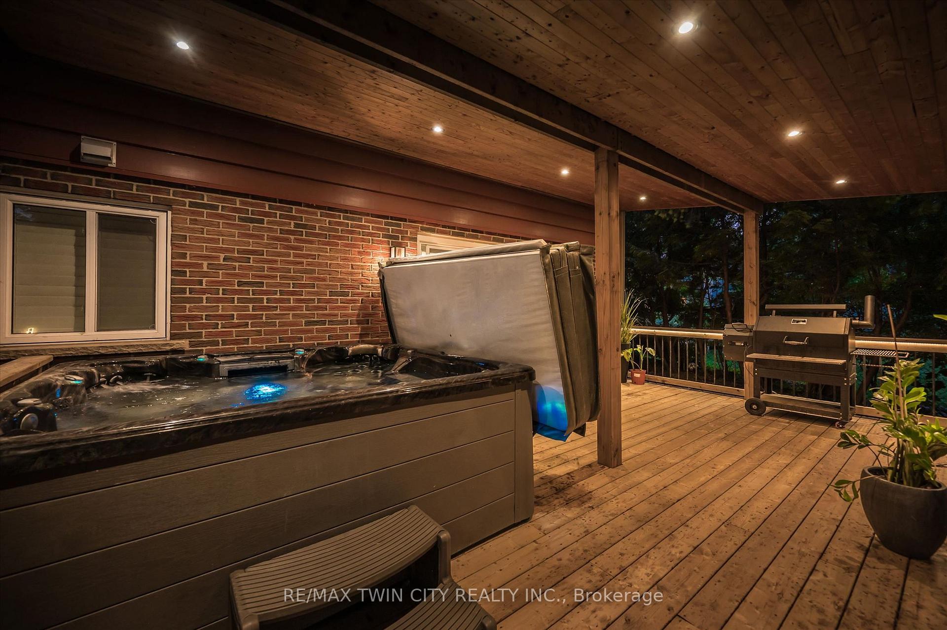 Photo 33 of 130 Iroquois Place, Waterloo, Beechwood — HOMEH