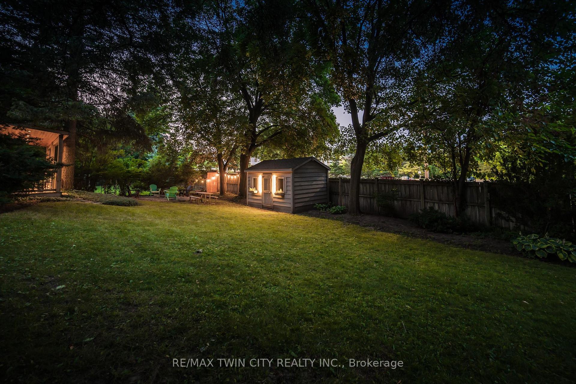 Photo 35 of 130 Iroquois Place, Waterloo, Beechwood — HOMEH