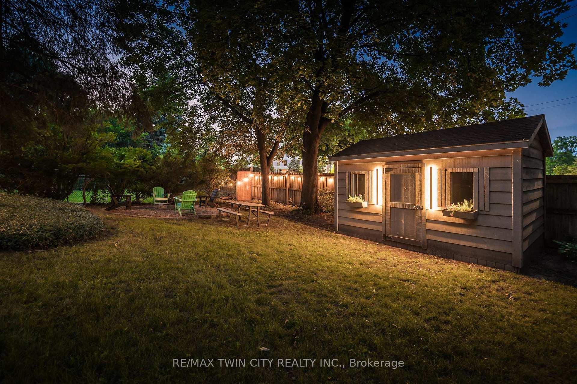 Photo 38 of 130 Iroquois Place, Waterloo, Beechwood — HOMEH