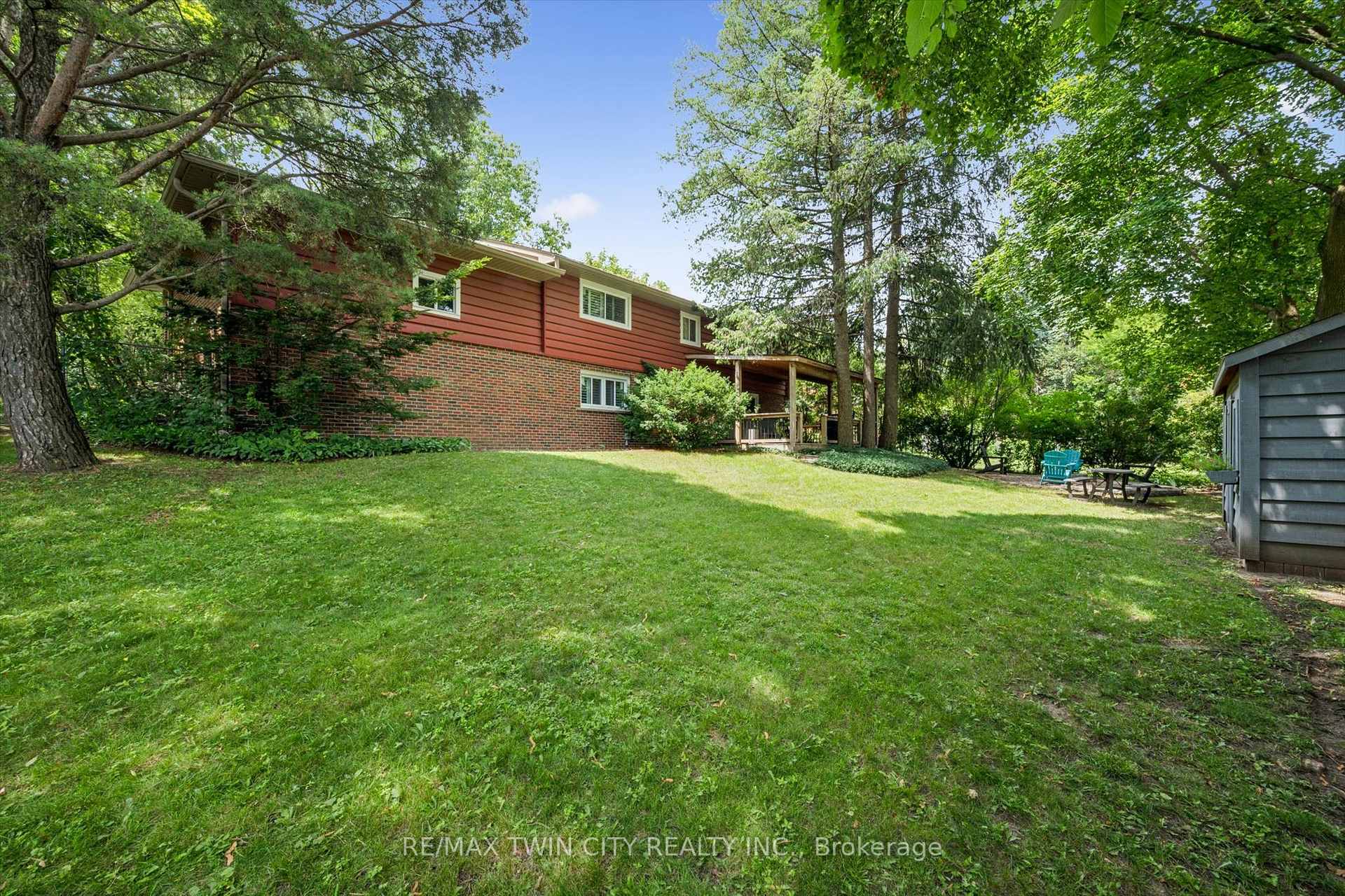 Photo 40 of 130 Iroquois Place, Waterloo, Beechwood — HOMEH