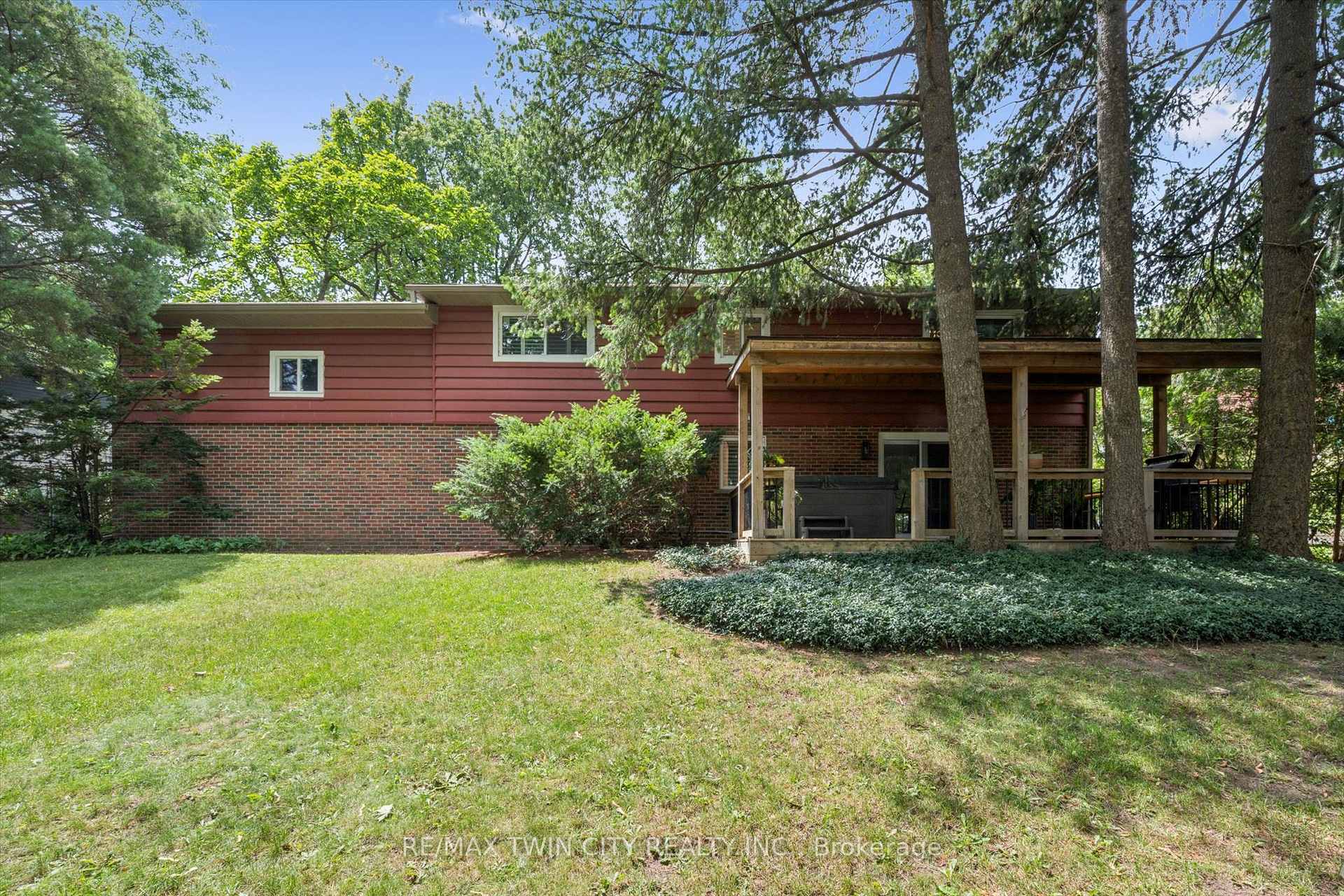 Photo 41 of 130 Iroquois Place, Waterloo, Beechwood — HOMEH