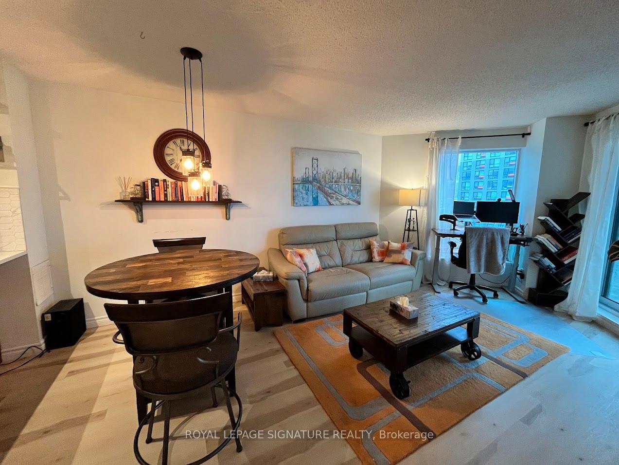 Photo 4 of Unit 812, 410 Queens Quay W, Toronto, Waterfront Communities — HOMEH