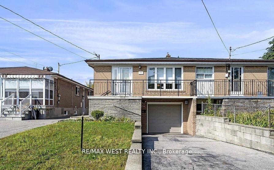 Photo 1 of 136 Duncanwoods Drive, North York, Humber Summit — HOMEH